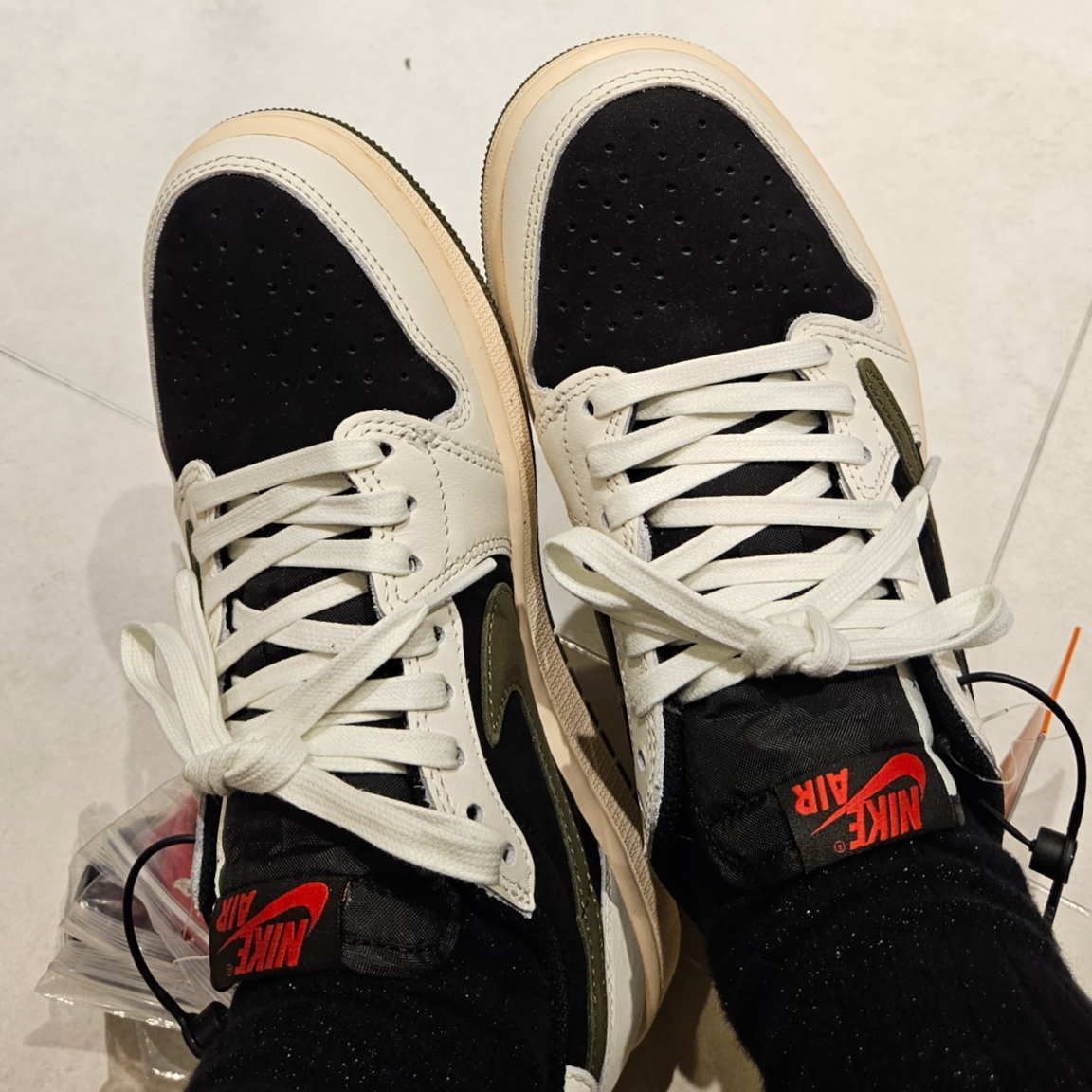 (W) Jordan 1 x Travis Scott Retro Low OG SP Medium Olive 착용 스타일