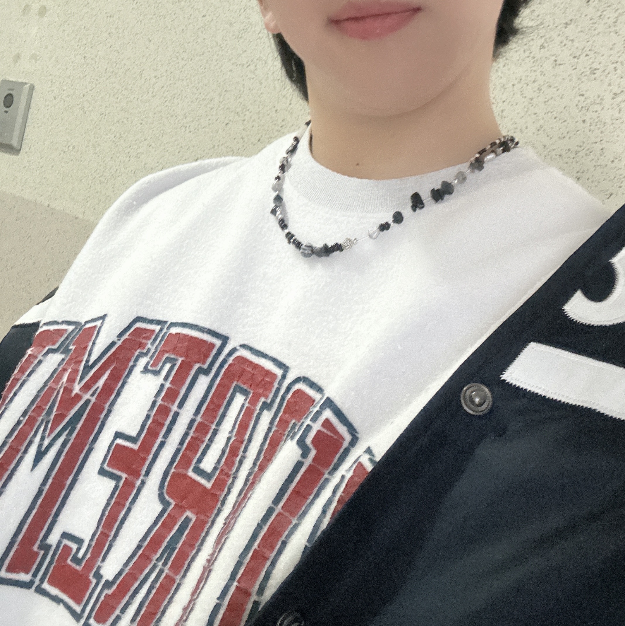 Supreme Inside Out Crewneck Ash Grey - 23FW, (W) Nike Zoom Vomero 5 Wolf Grey and Black 착용 스타일 - 2