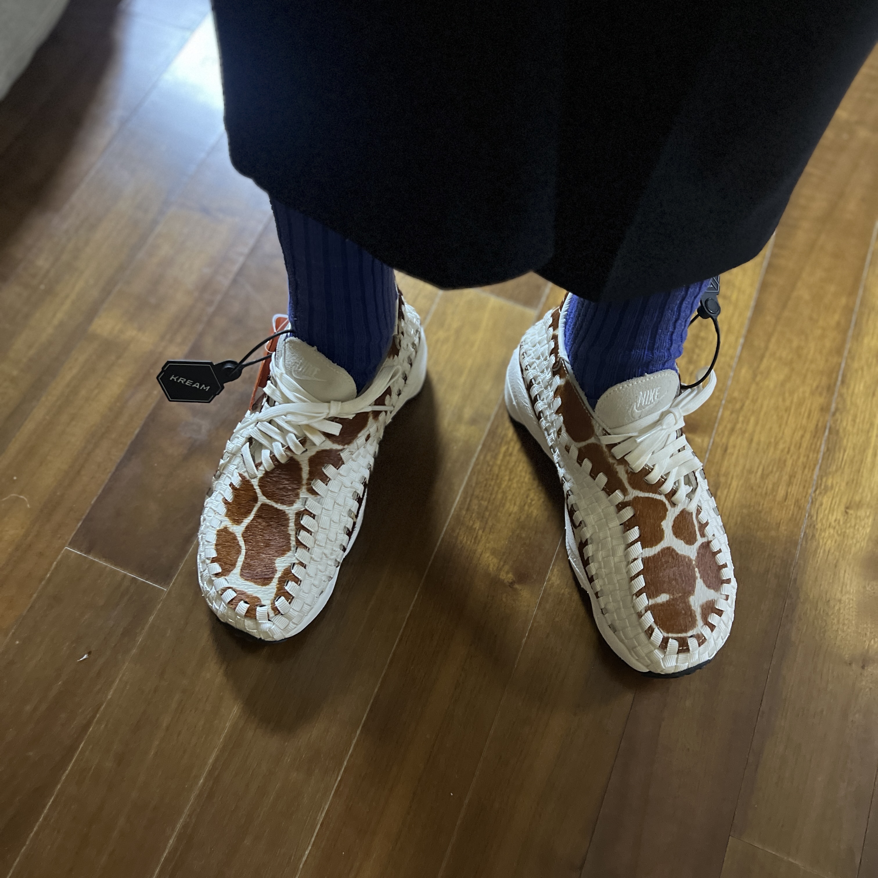 (W) Nike Air Footscape Woven Natural and Brown 착용 스타일 - 2