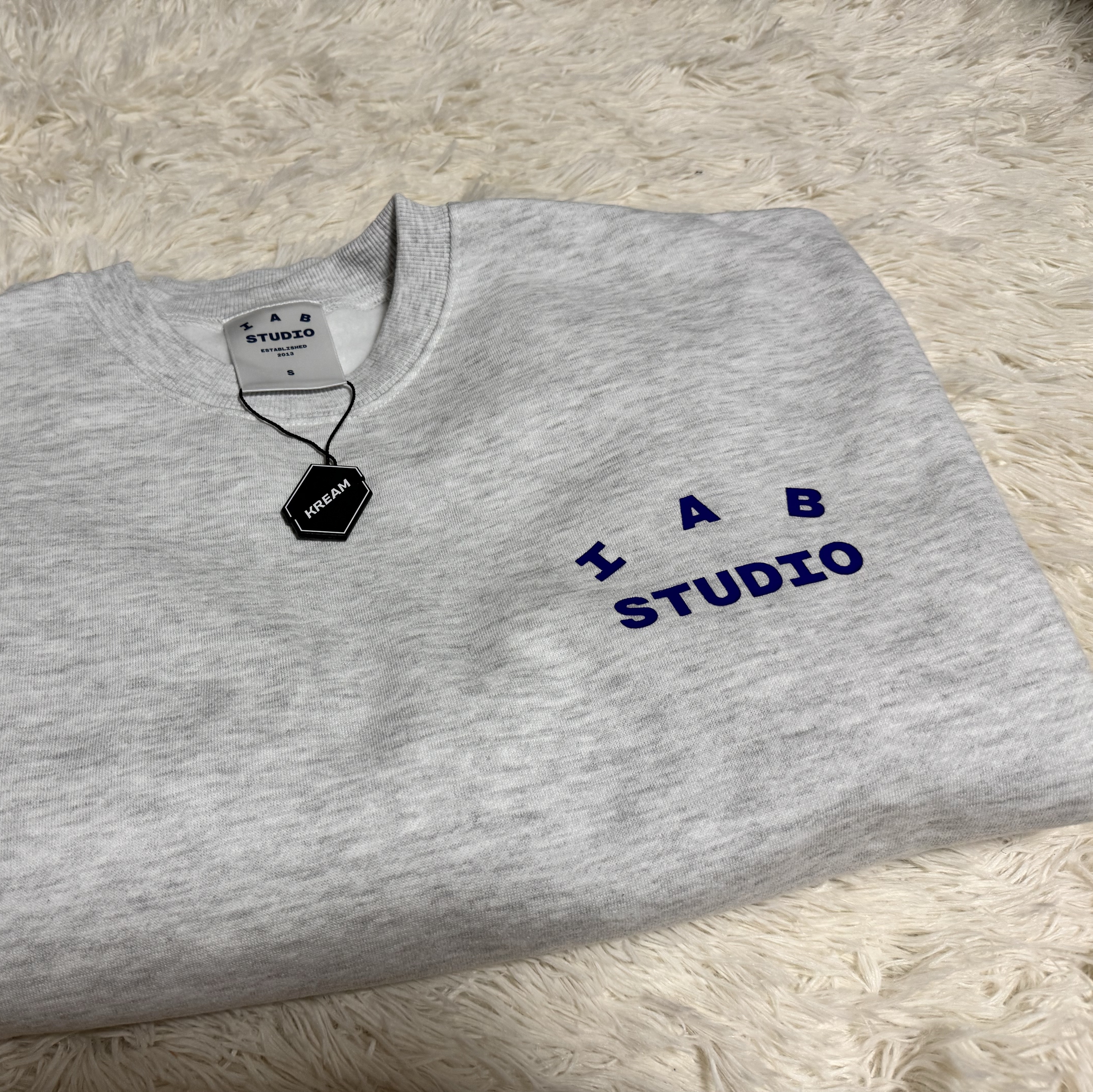 IAB Studio Sweatshirt Light Gray - 23FW 착용 스타일 - 1