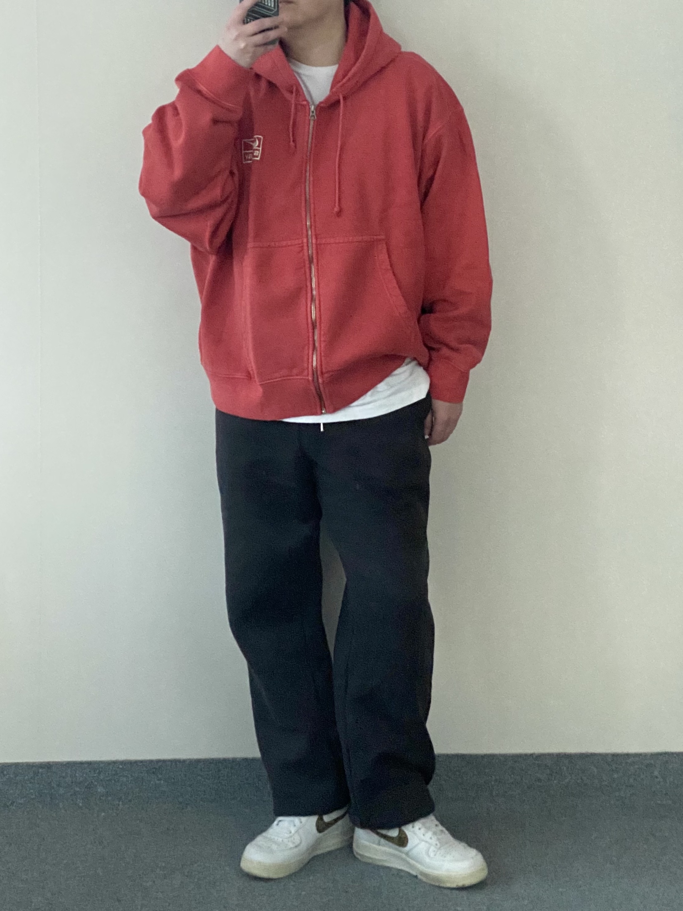 Nike x Stussy Full Zip Pigment Dyed Fleece Hoodie Habanero Red (FJ9161-642), Nike Air Force 1 Low Retro PRM QS Ivory Snake 2019 착용 스타일