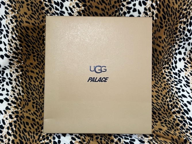 UGG x Palace Lightning Classic Short Boot Chestnut 착용 스타일 - 4