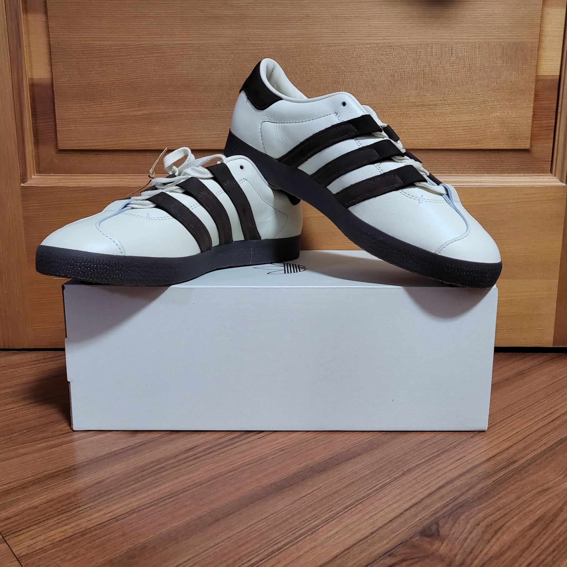 Adidas x Foot Industry Gazelle Cream White Dark Brown 착용 스타일