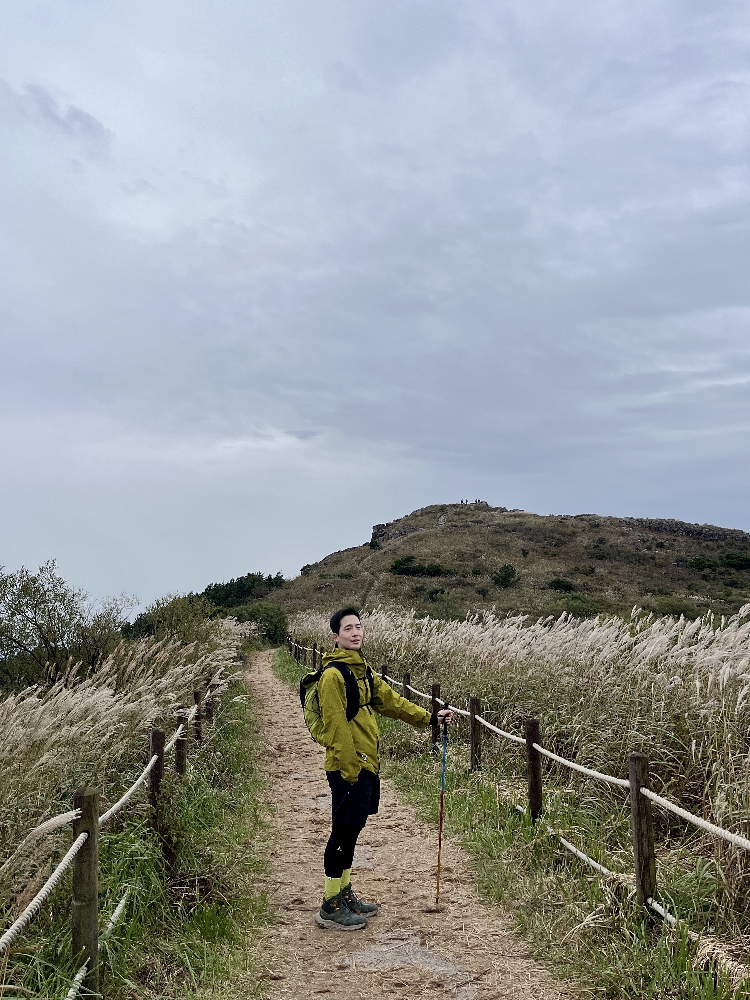 Nike ACG Storm-Fit ADV Cascade Rains Full Zip Jacket Moss - Asia, Nike Dri-Fit ACG Goat Rocks Long Sleeve T-Shirt Black - US/EU 착용 스타일 - 4