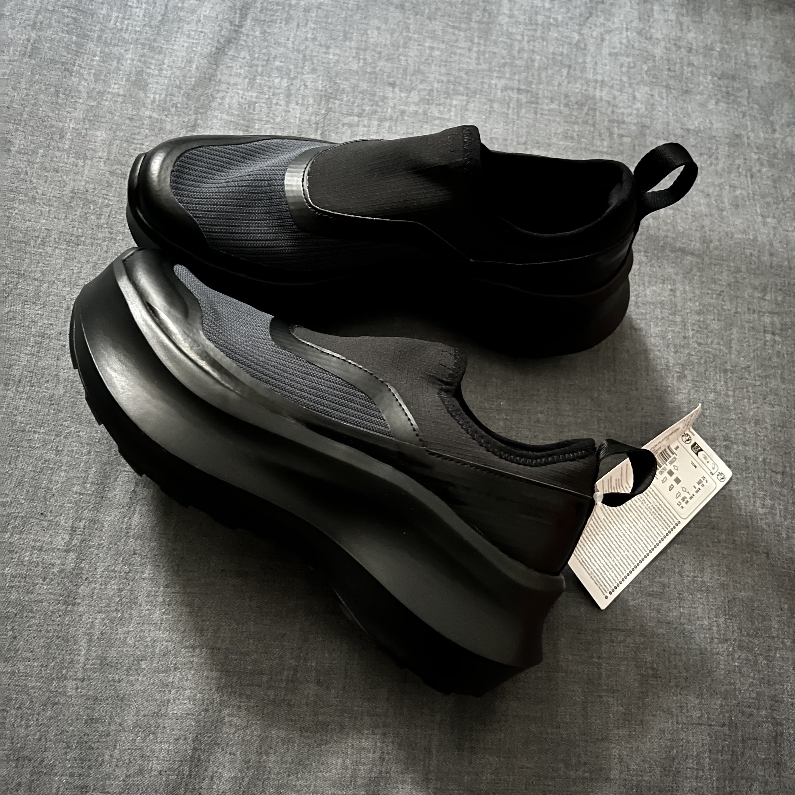 Salomon x Comme des Garcons Slip-On Platform Black 착용 스타일