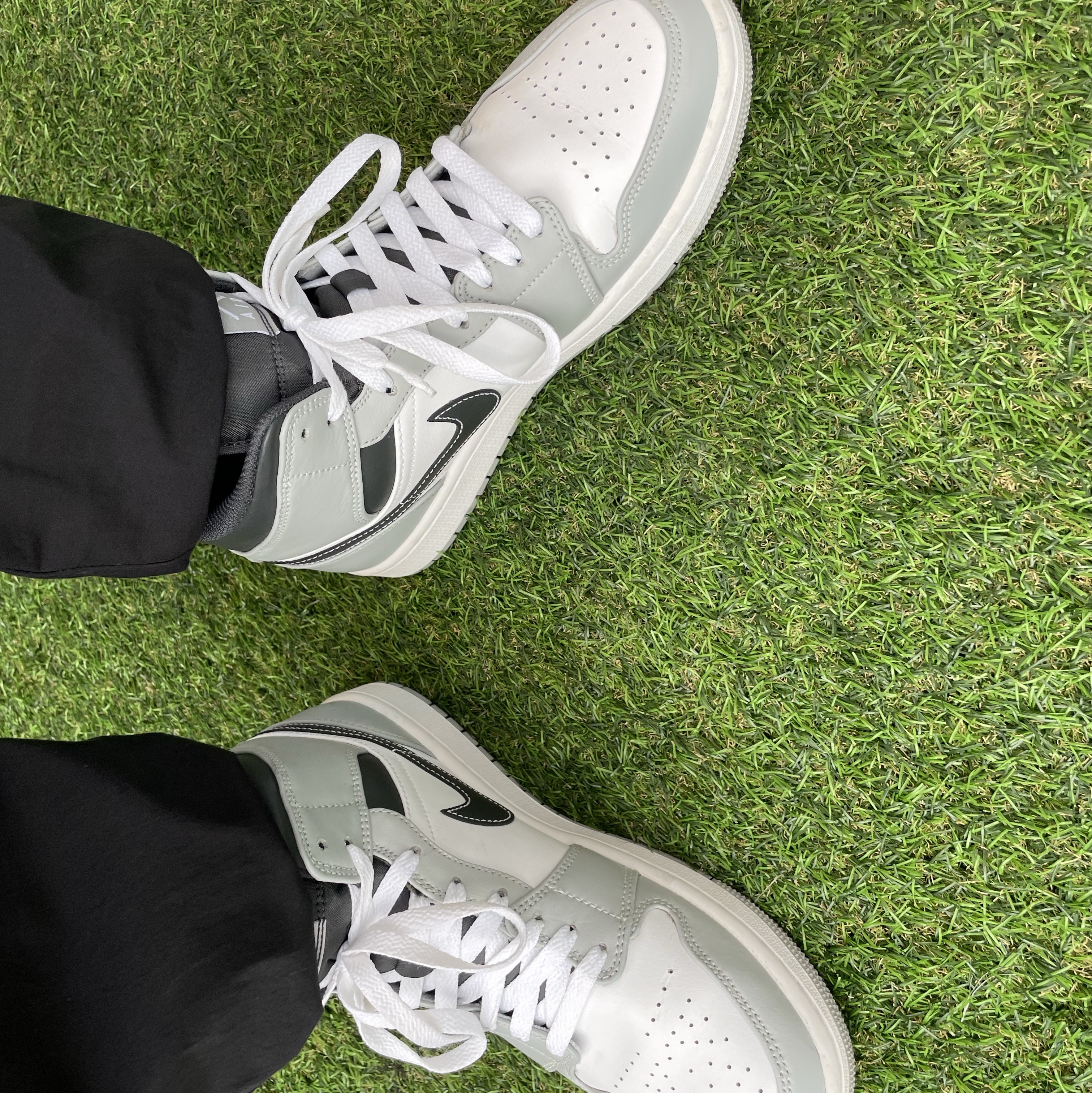 Jordan 1 Mid Light Smoke Grey Anthracite 착용 스타일