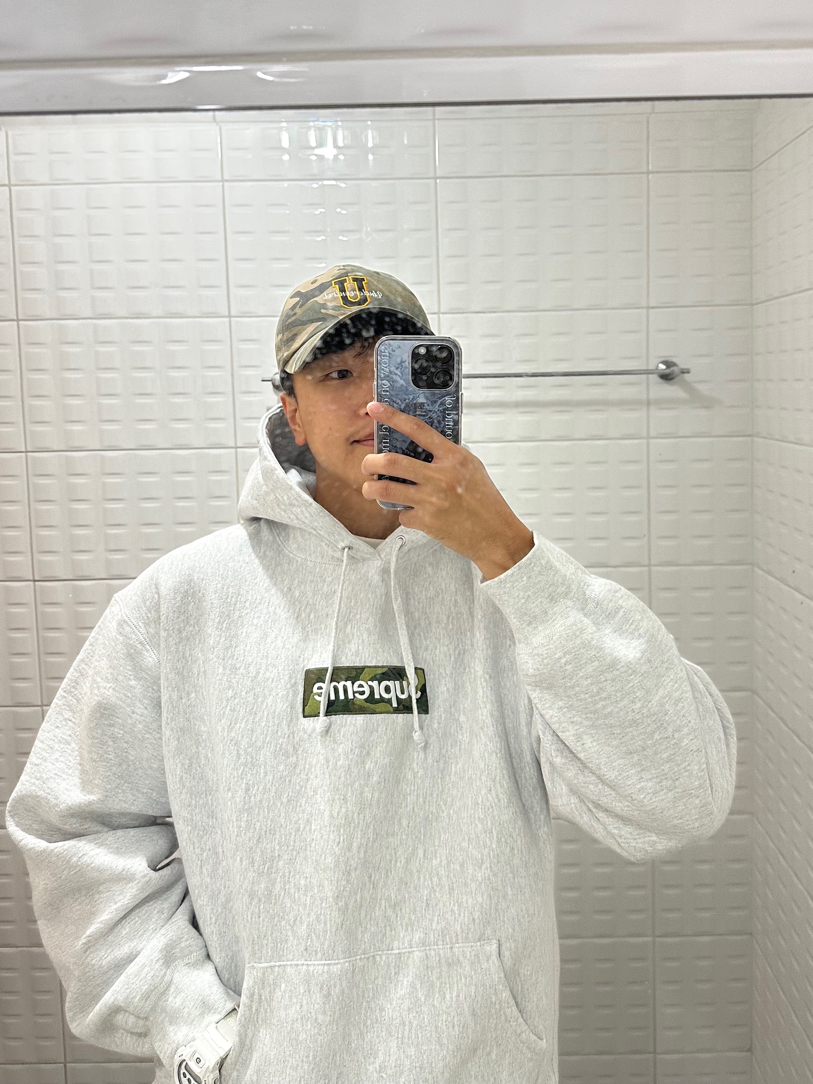 Supreme Box Logo Hooded Sweatshirt Ash Grey - 23FW, Supreme New Era Box Logo Beanie Heather Grey - 23FW 착용 스타일 - 1