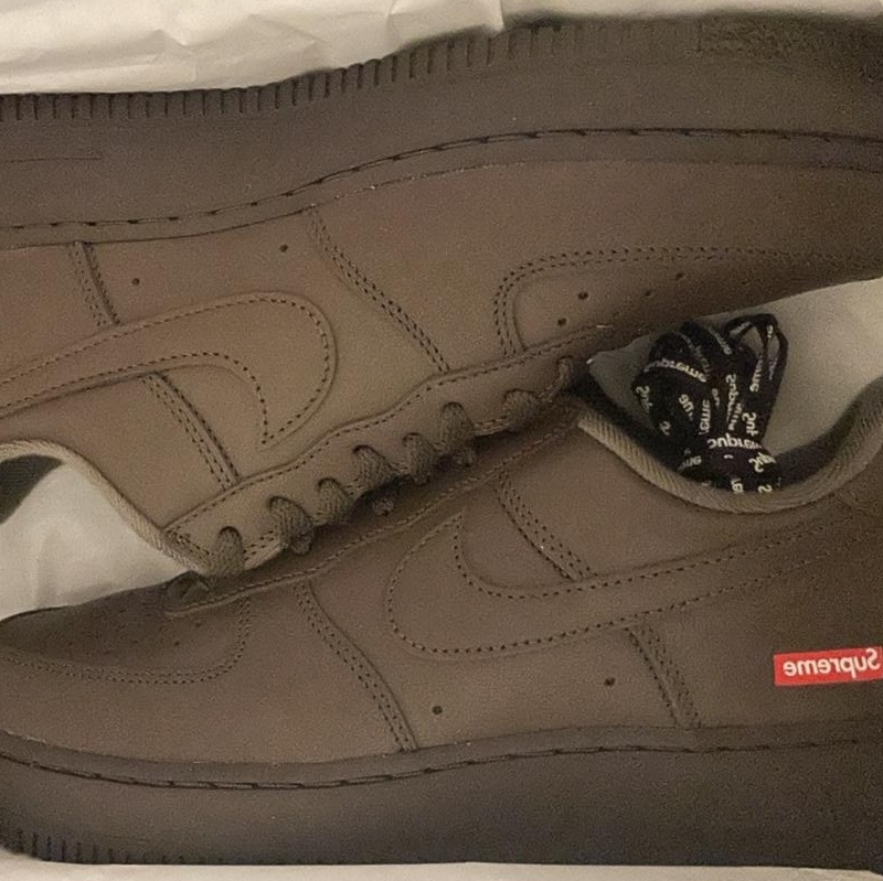 Nike x Supreme Air Force 1 Low Baroque Brown 착용 스타일