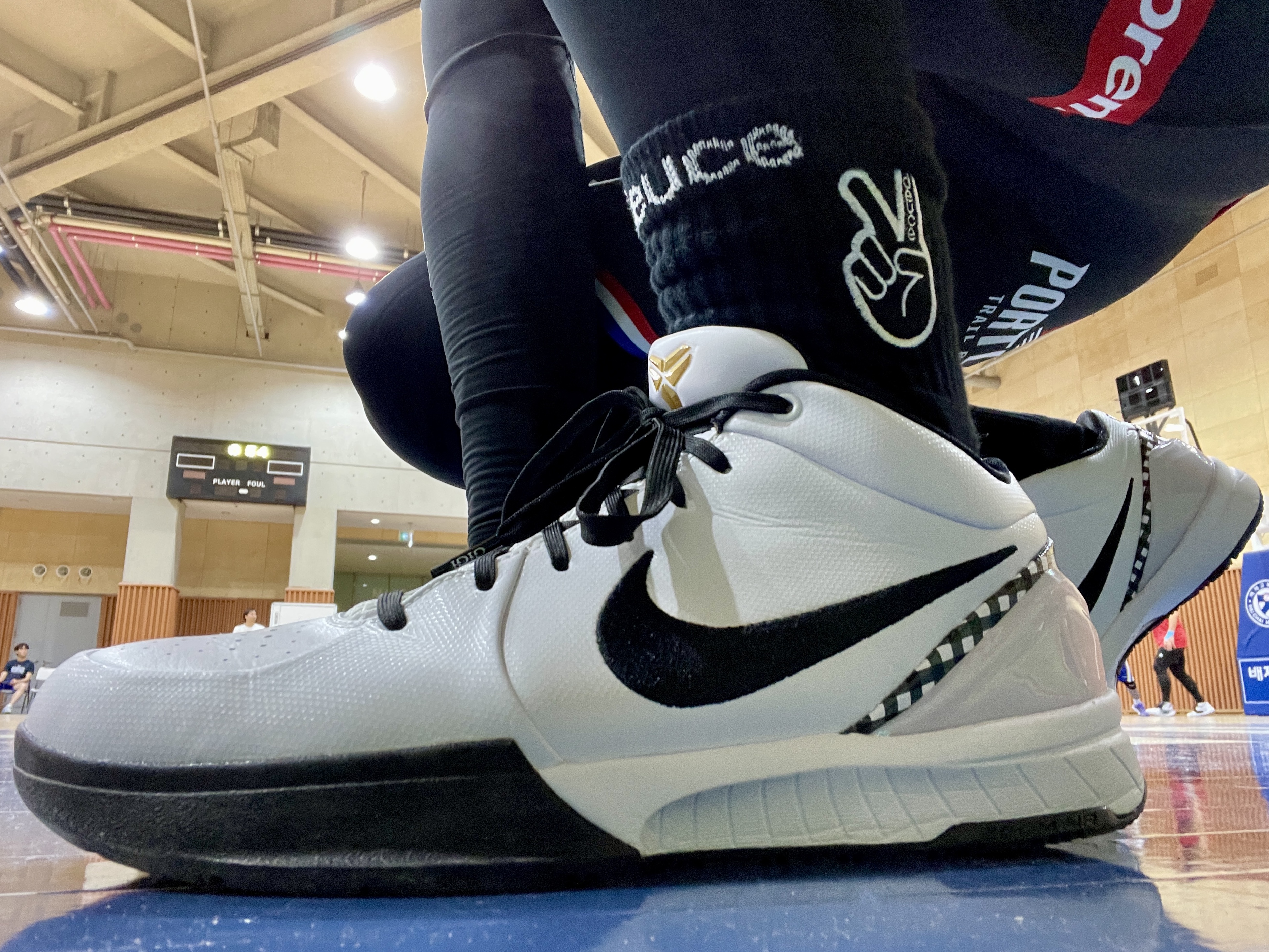Nike Kobe 4 Protro Mambacita Gigi, Supreme x Nike NBA Teams Authentic Shorts Black - 18SS 착용 스타일
