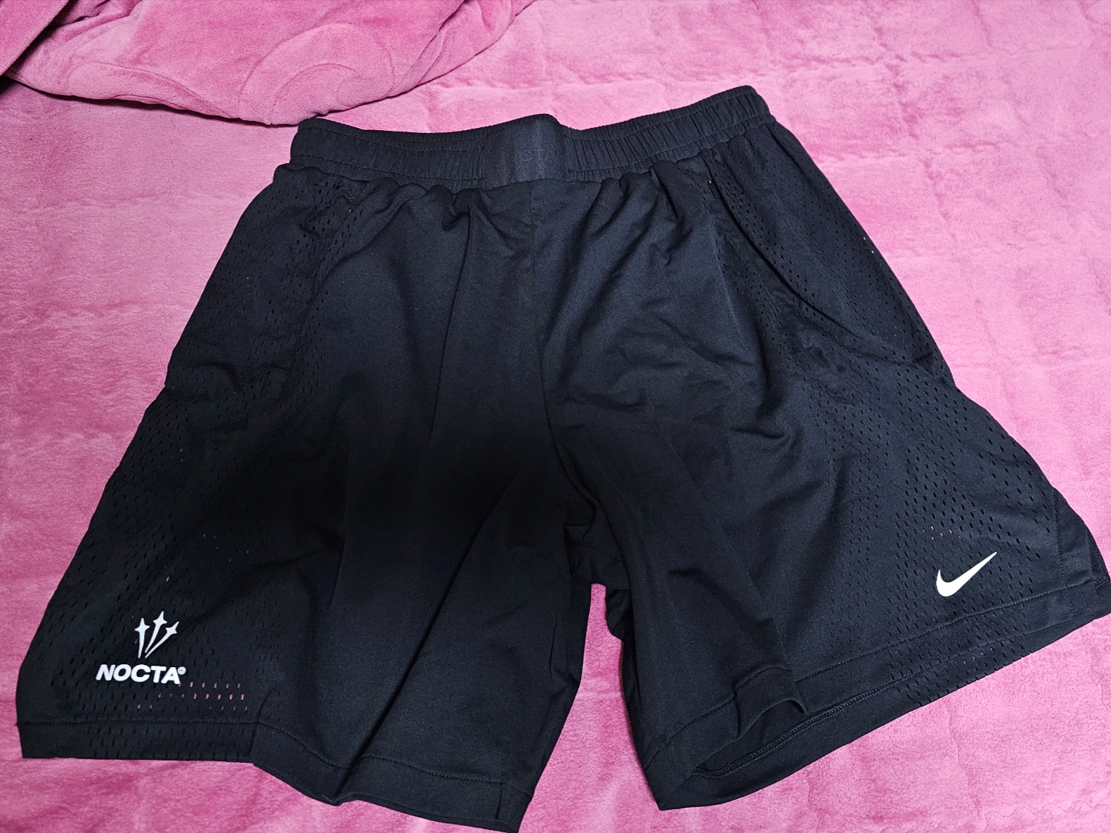 Nike x Drake Nocta Basketball Lightweight Shorts Black (DV3651-010) 착용 스타일 - 1