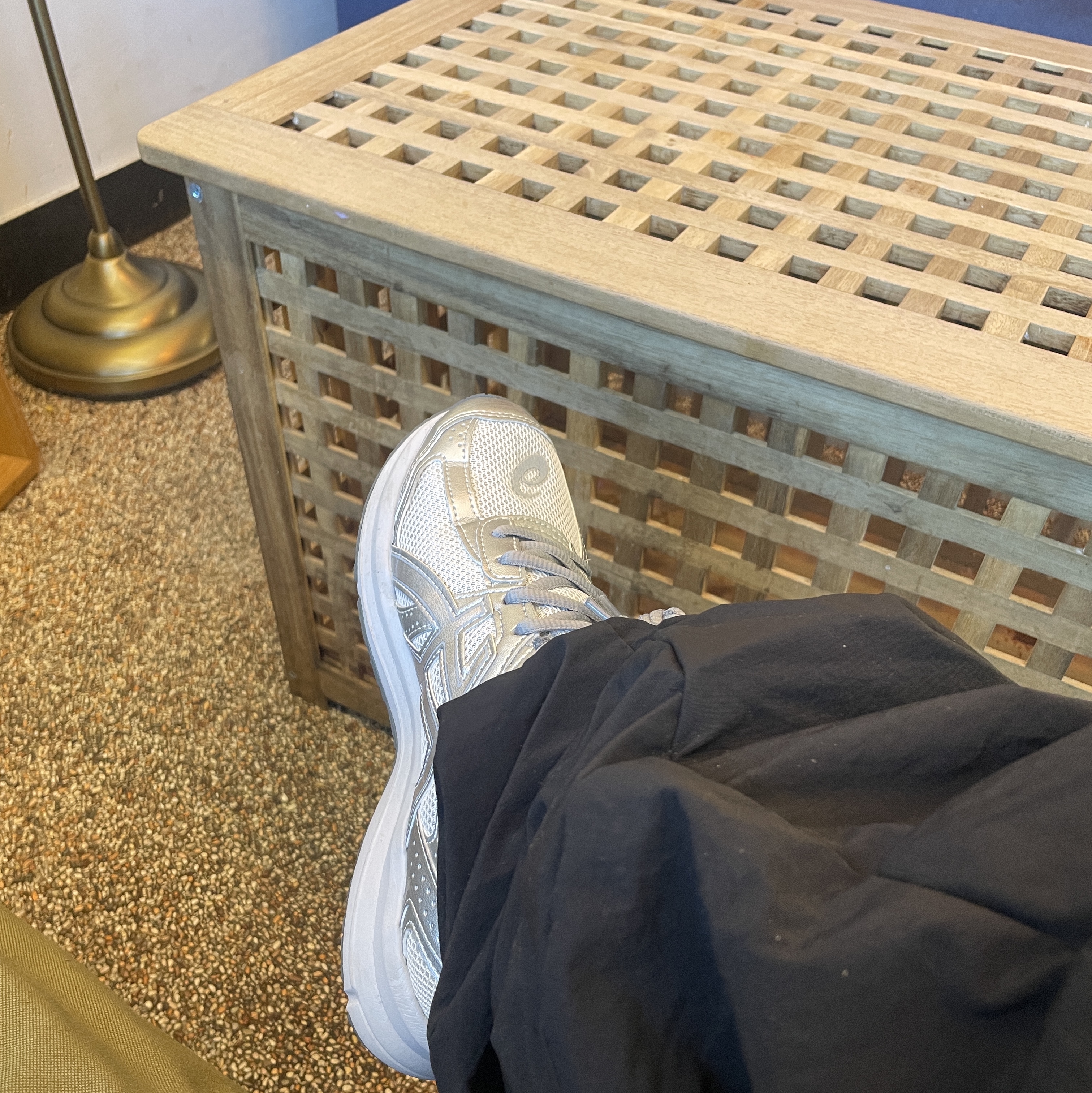 Asics Jog 100 S SMU Glacier Grey Pure Silver - 2E Wide 착용 스타일
