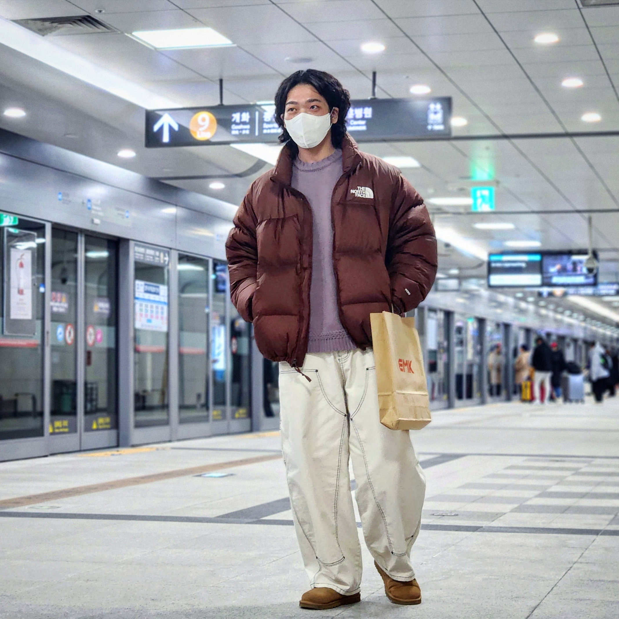 The North Face 1996 Retro Nuptse Jacket Dark Oak 착용 스타일