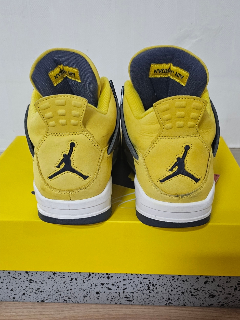 Jordan 4 Retro Tour Yellow 착용 스타일 - 4
