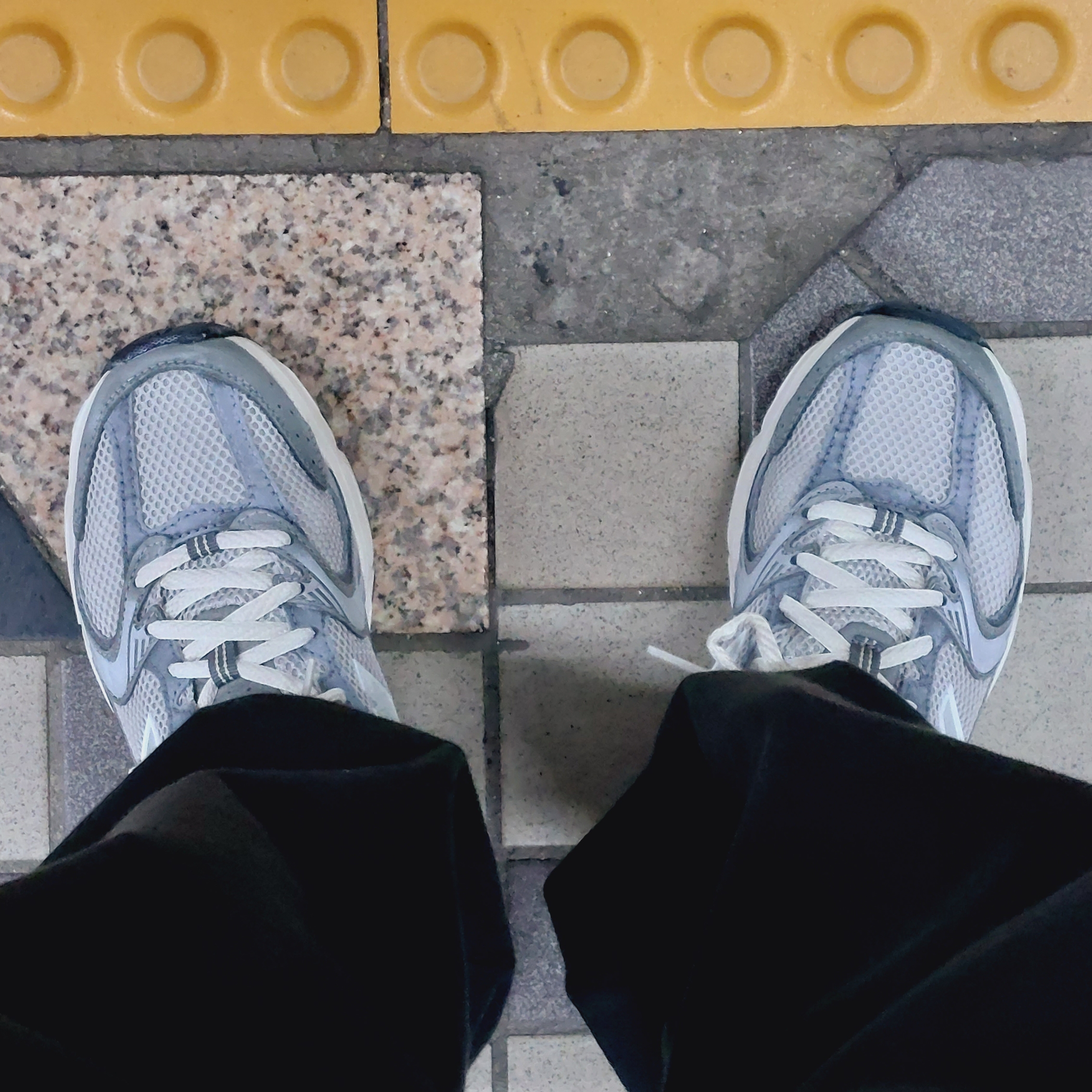 New Balance 530 Premium Vintage Grey Matter 착용 스타일