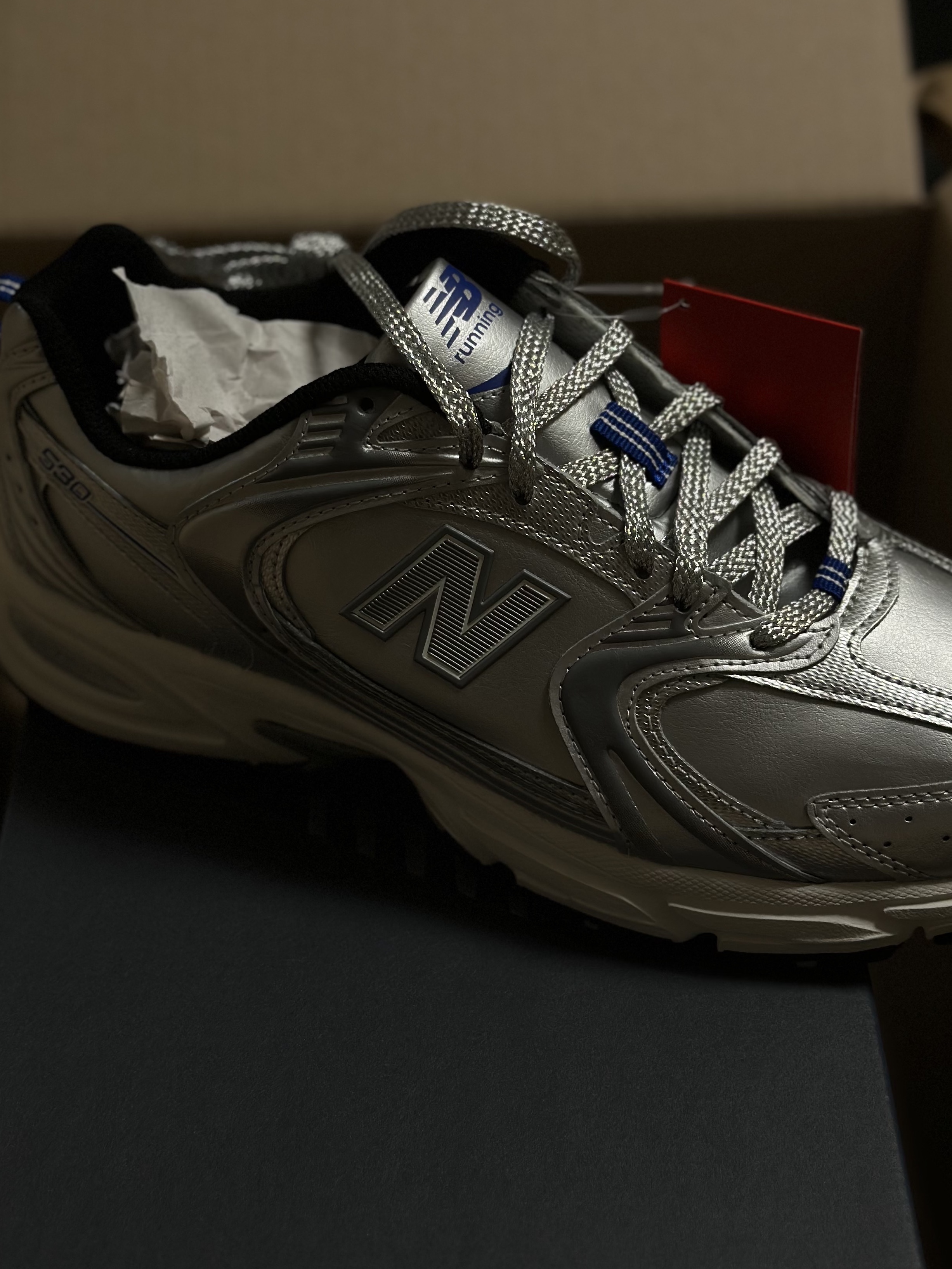 New Balance x Yeseyesee 530 Silver Royal Blue 착용 스타일 - 1