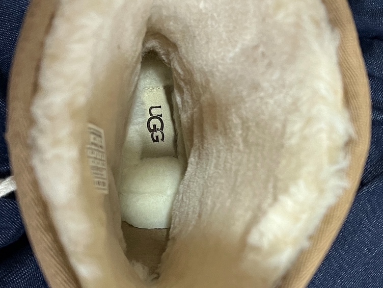 UGG x Palace Lightning Classic Short Boot Chestnut 착용 스타일 - 3