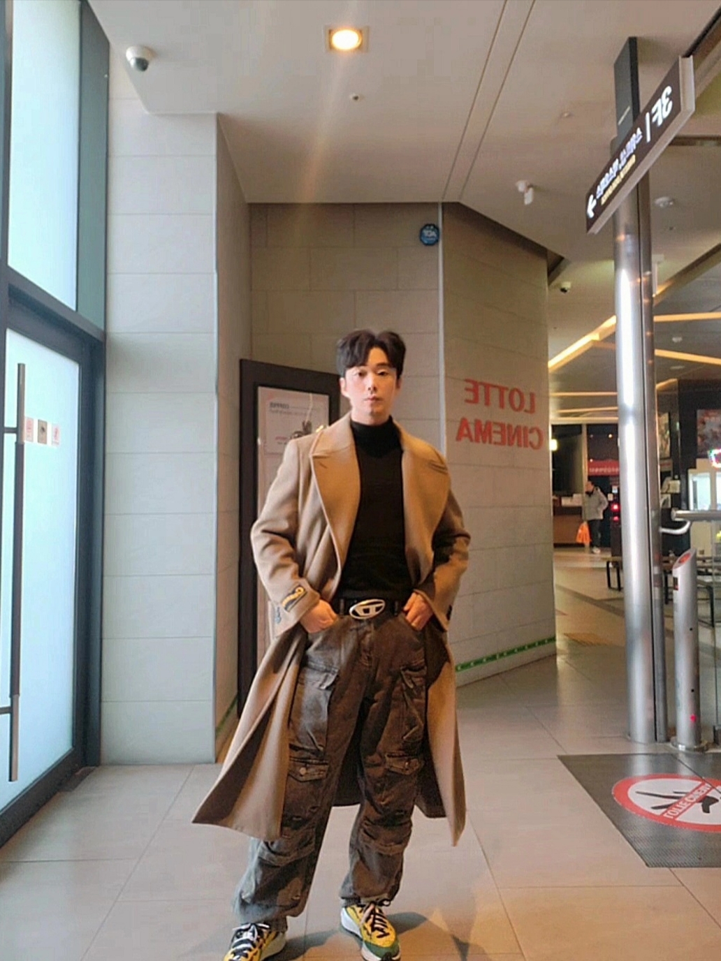 Nike x Sacai VaporWaffle Tour Yellow & Gorge Green Sail, Diesel B-1DR W Leather Belt with D Buckle Black 착용 스타일 - 1