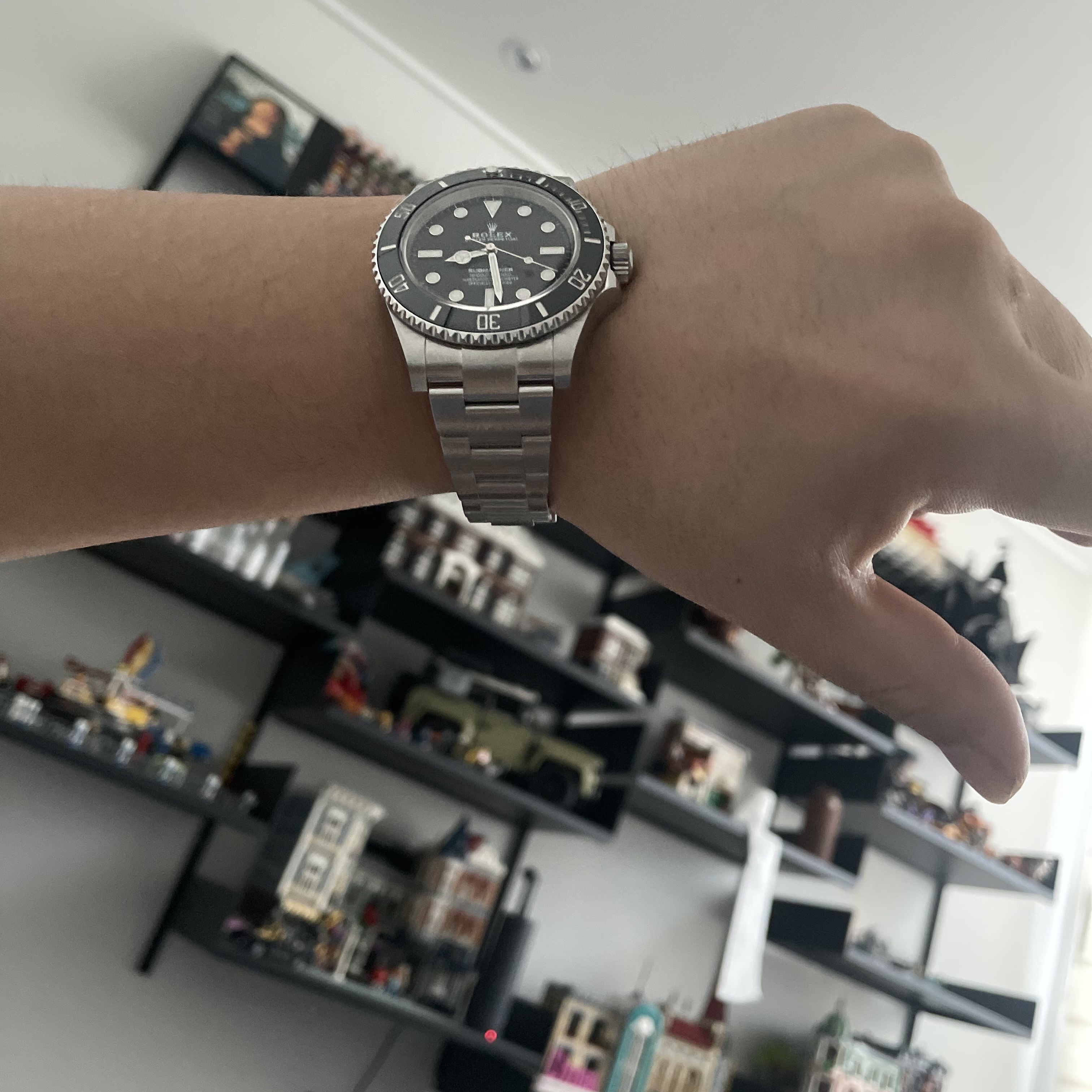 Rolex Submariner 41mm 124060 Black Oyster 착용 스타일