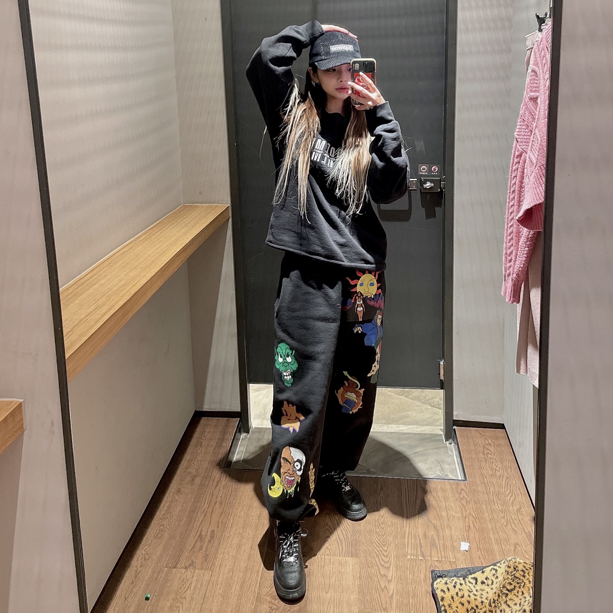 Supreme Corduroy Camp Cap Black - 23FW, Supreme Sunrise Sweatpants Black - 23FW 착용 스타일