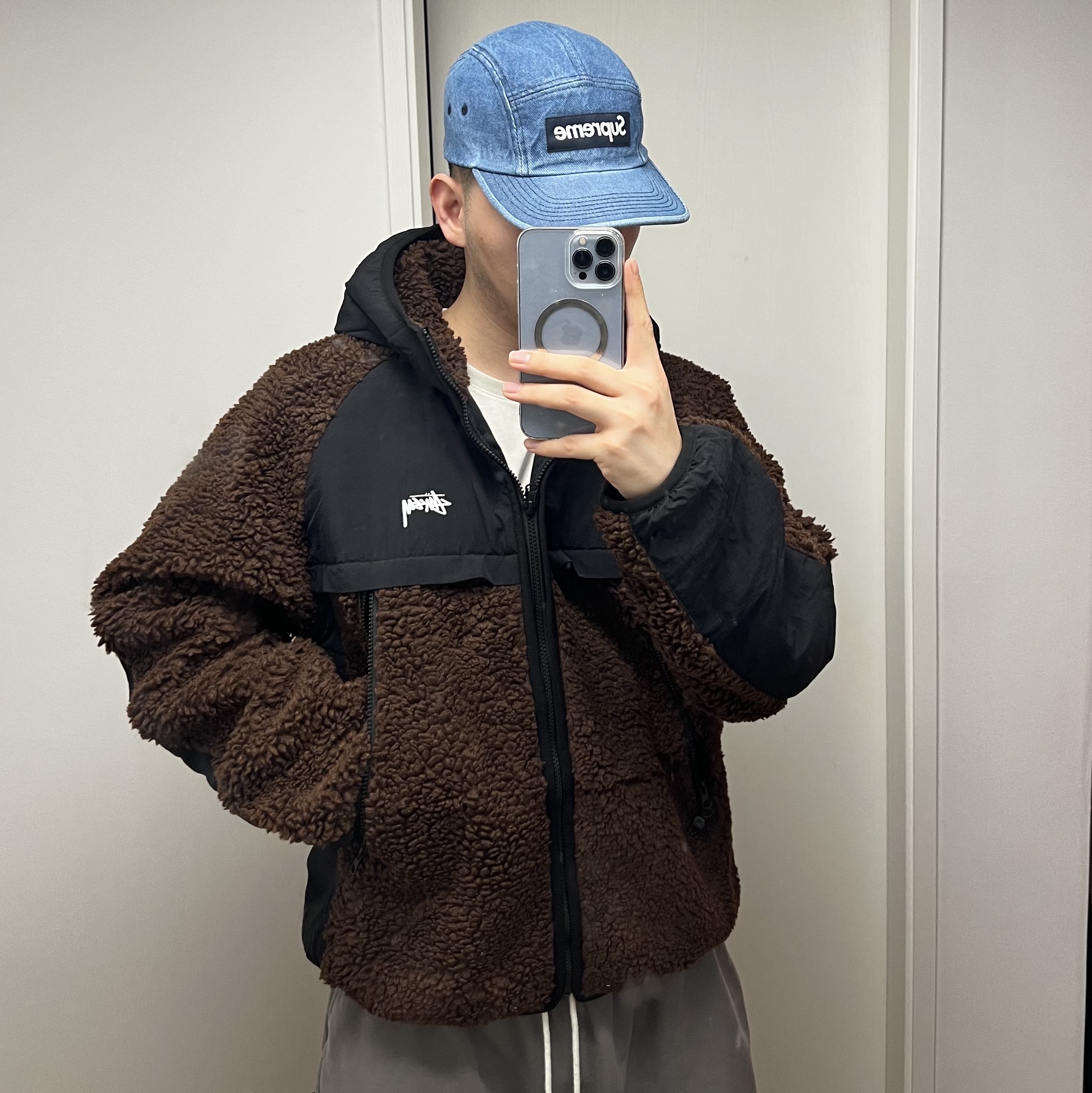 Stussy Sherpa Paneled Hooded Jacket Brown, Supreme Washed Chino Twill Camp Cap Denim - 23FW 착용 스타일