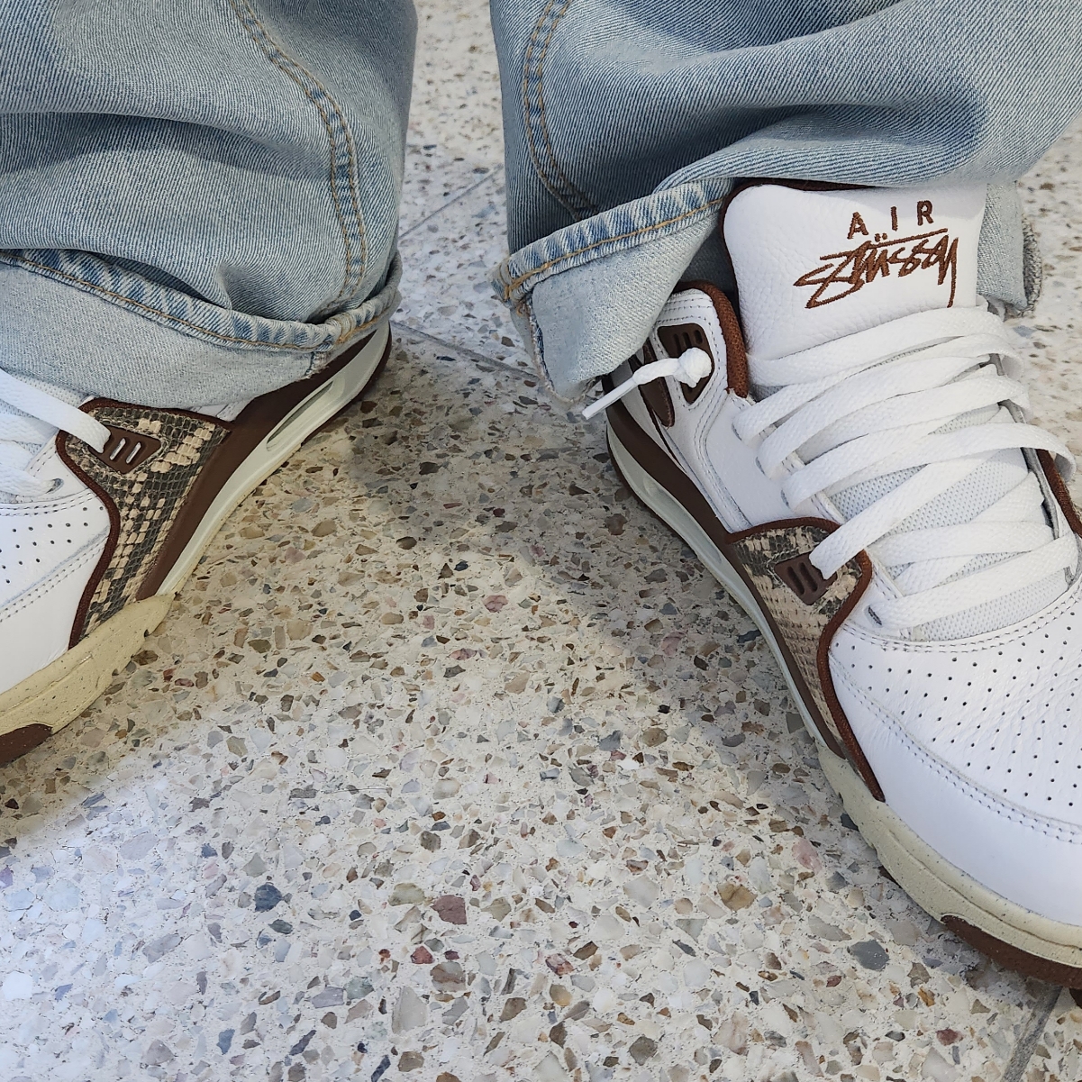 Nike x Stussy Air Flight 89 Low White and Pecan 착용 스타일 - 1