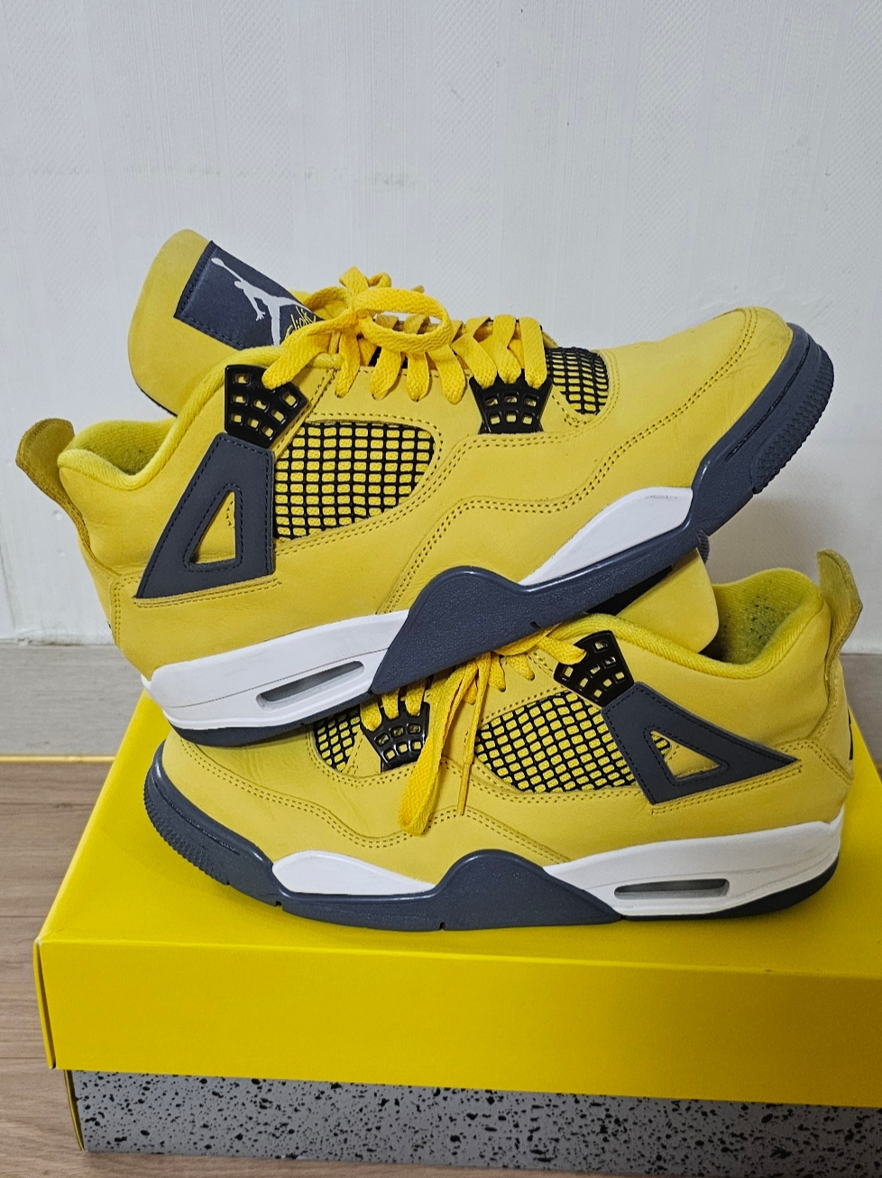 Jordan 4 Retro Tour Yellow 착용 스타일 - 2