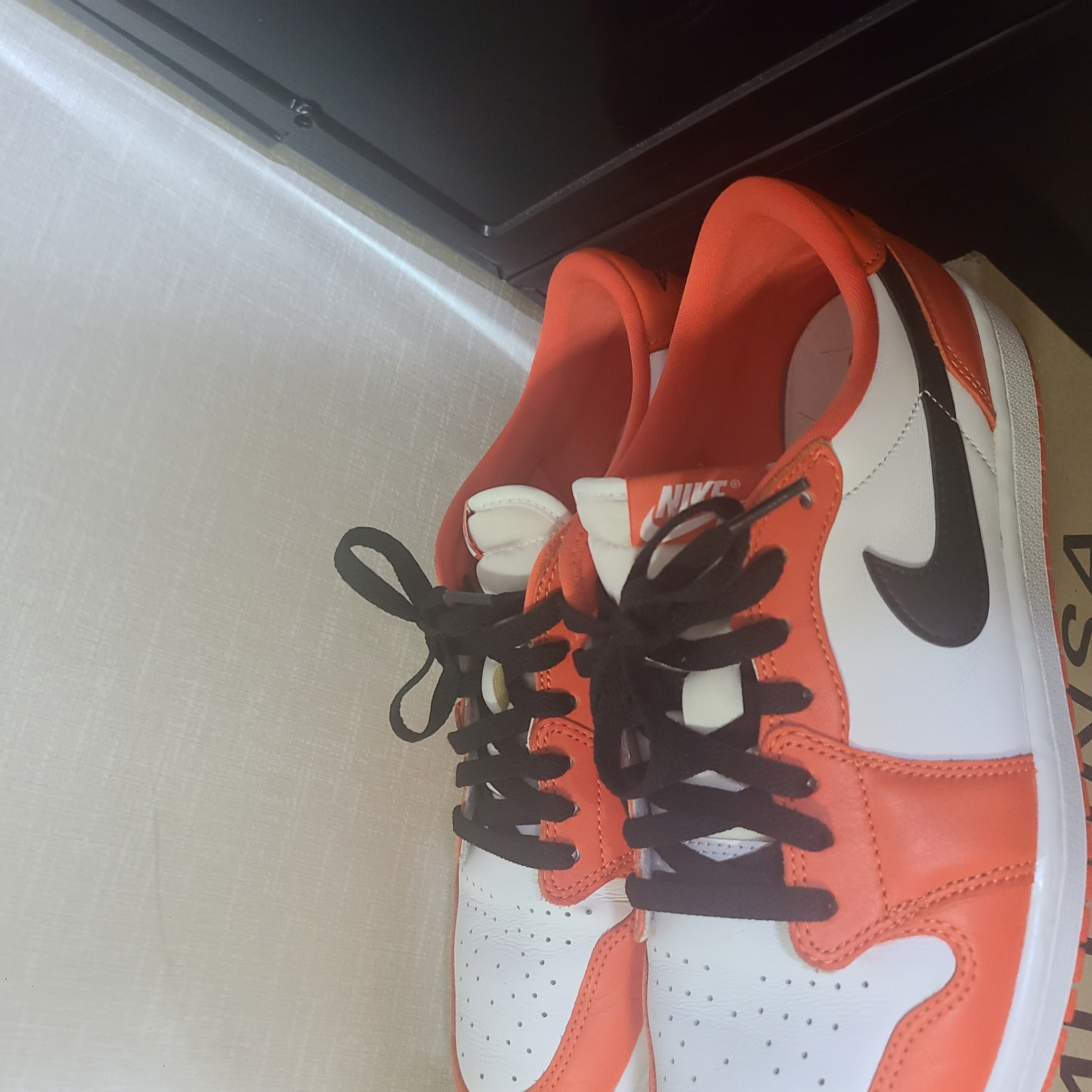 Jordan 1 Low OG Starfish 착용 스타일