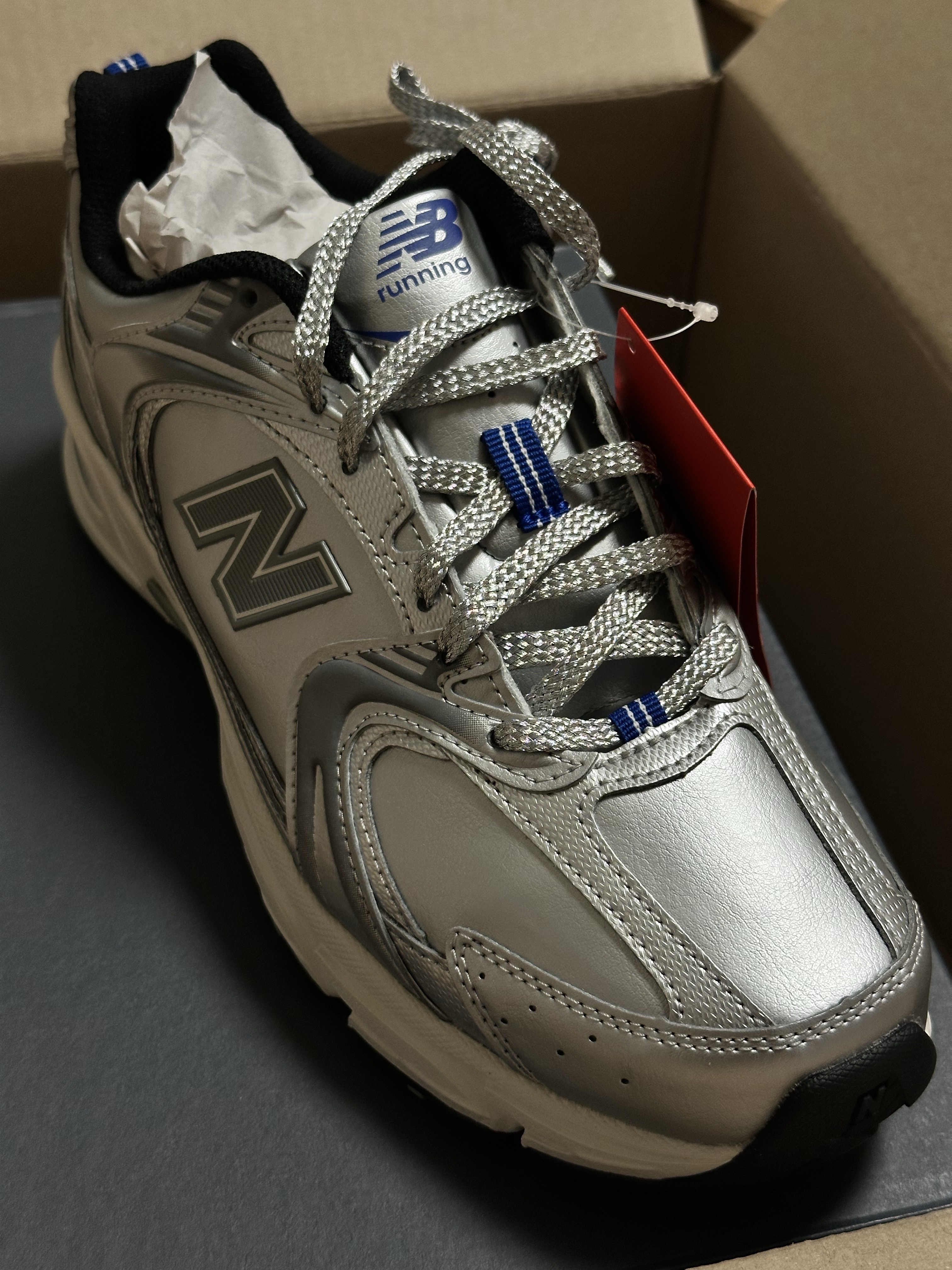 New Balance x Yeseyesee 530 Silver Royal Blue 착용 스타일 - 2