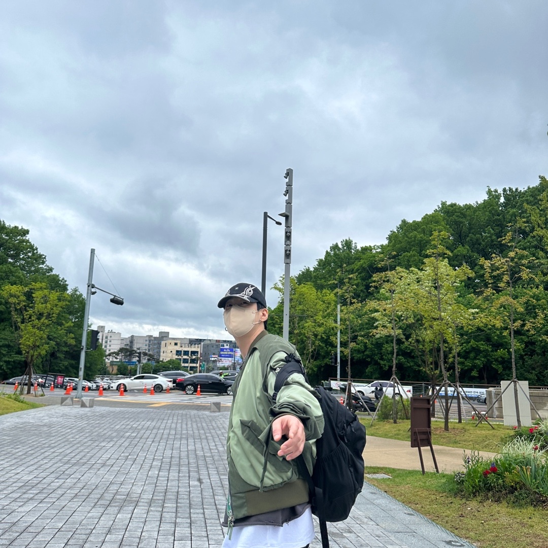 Yeezy Gap Engineered By Balenciaga Flame Cap Black 착용 스타일 - 2