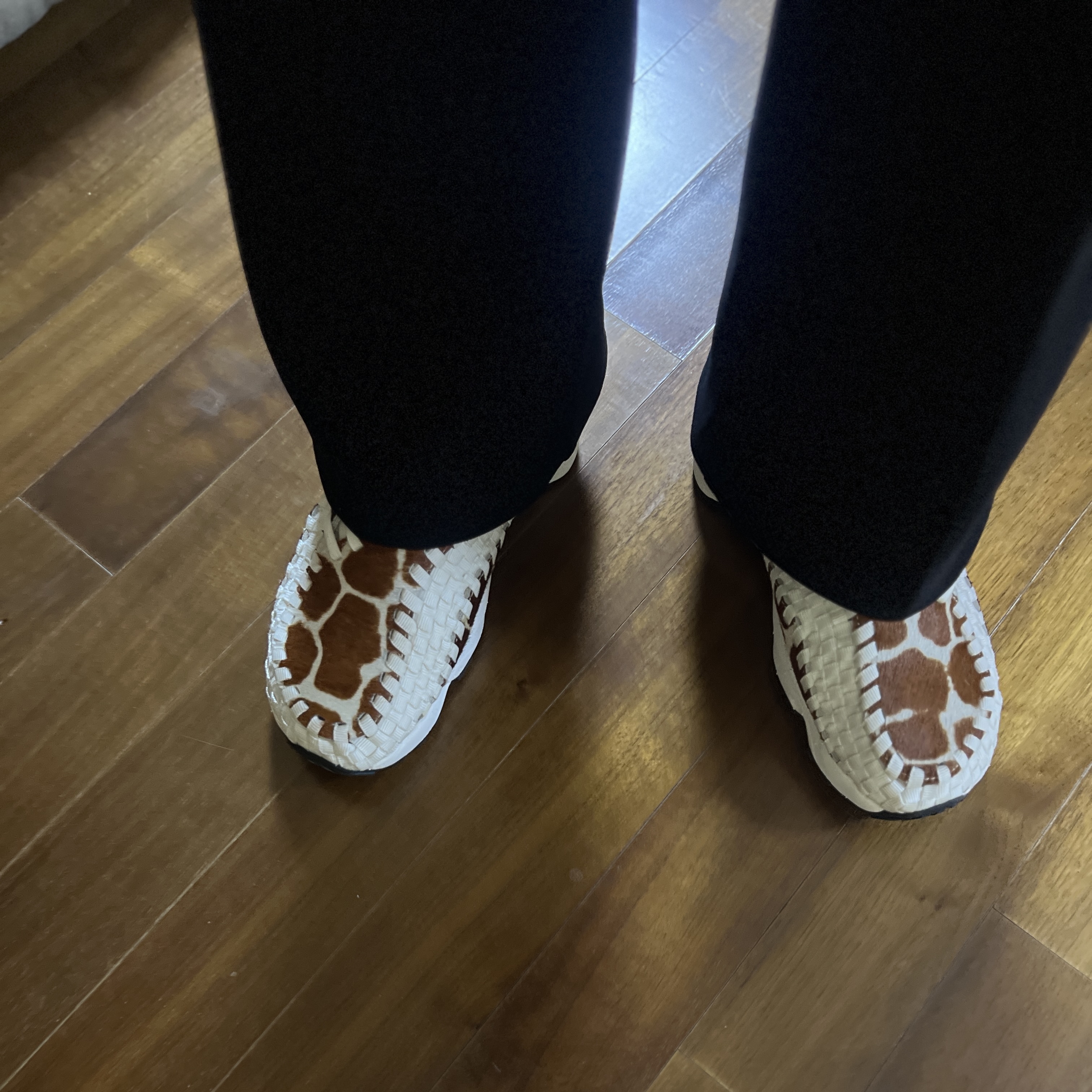 (W) Nike Air Footscape Woven Natural and Brown 착용 스타일 - 1
