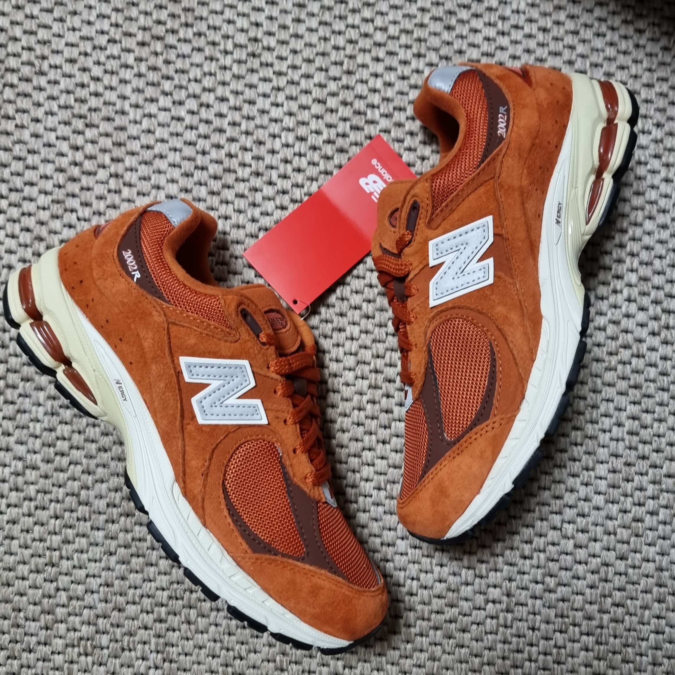 New Balance 2002R Rust Oxide 착용 스타일
