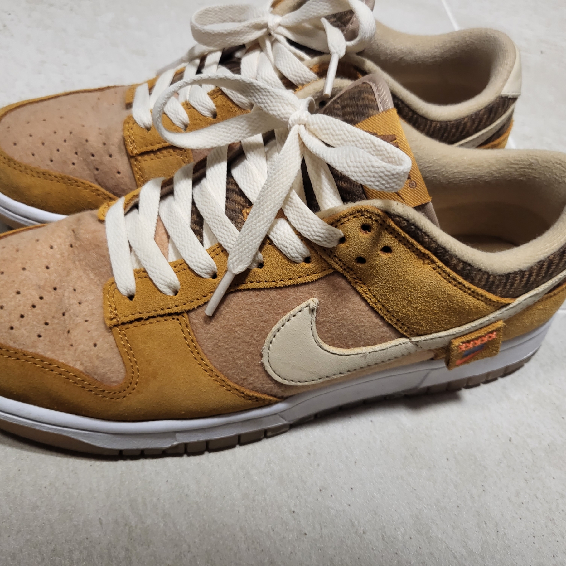 Nike Dunk Low SE Praline Desert Ochre 착용 스타일