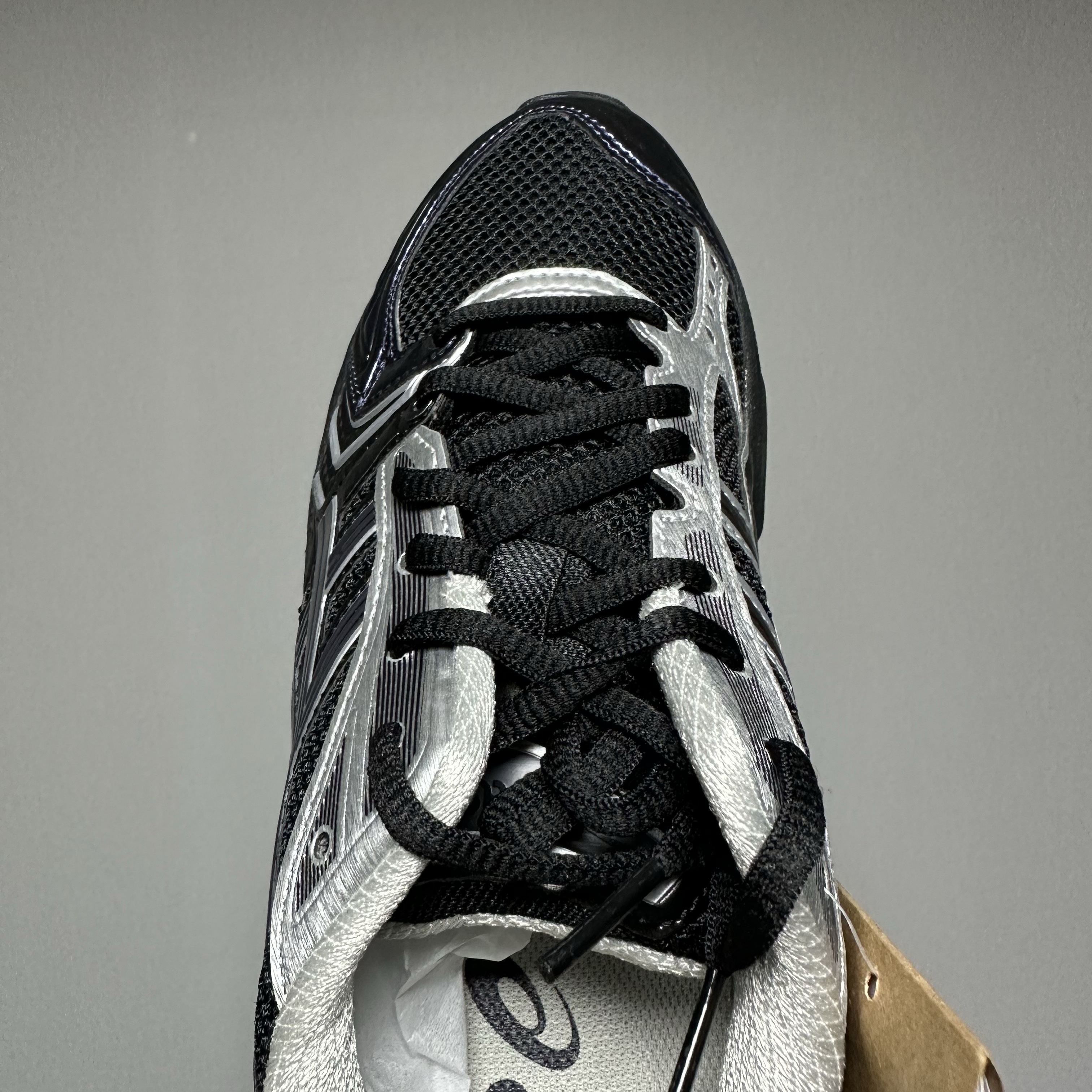 Asics x Atmos x Undermycar Gel-Kayano 14 Black Pure Silver 착용 스타일 - 2
