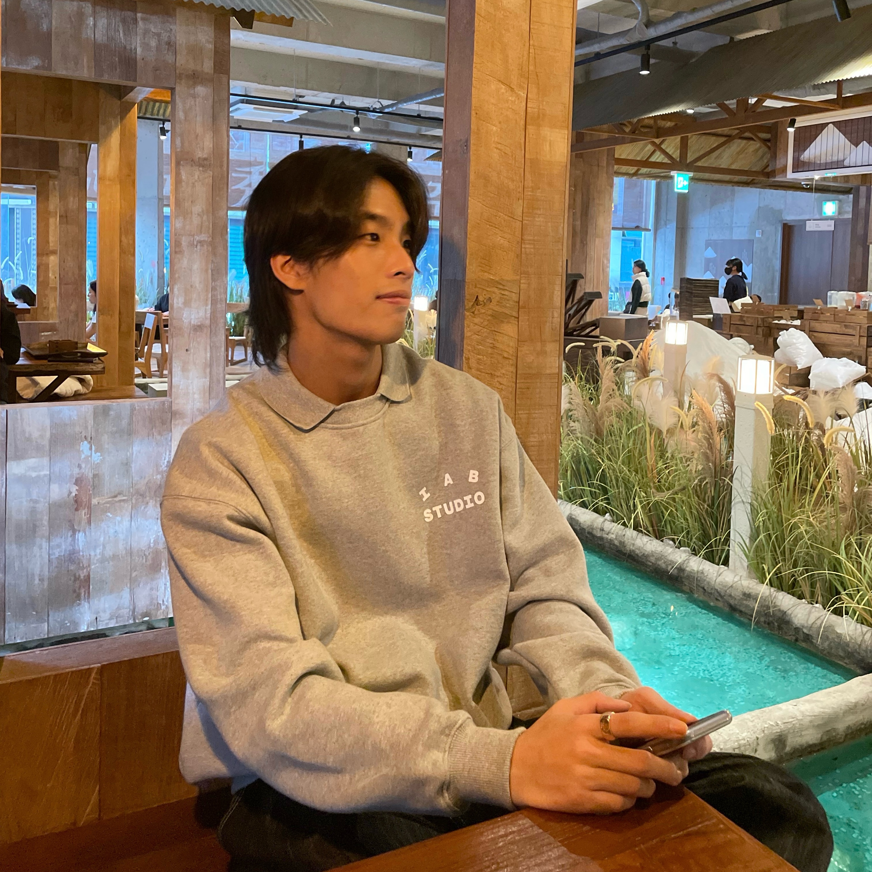 IAB Studio Rugby Sweatshirt Gray - 23FW 착용 스타일