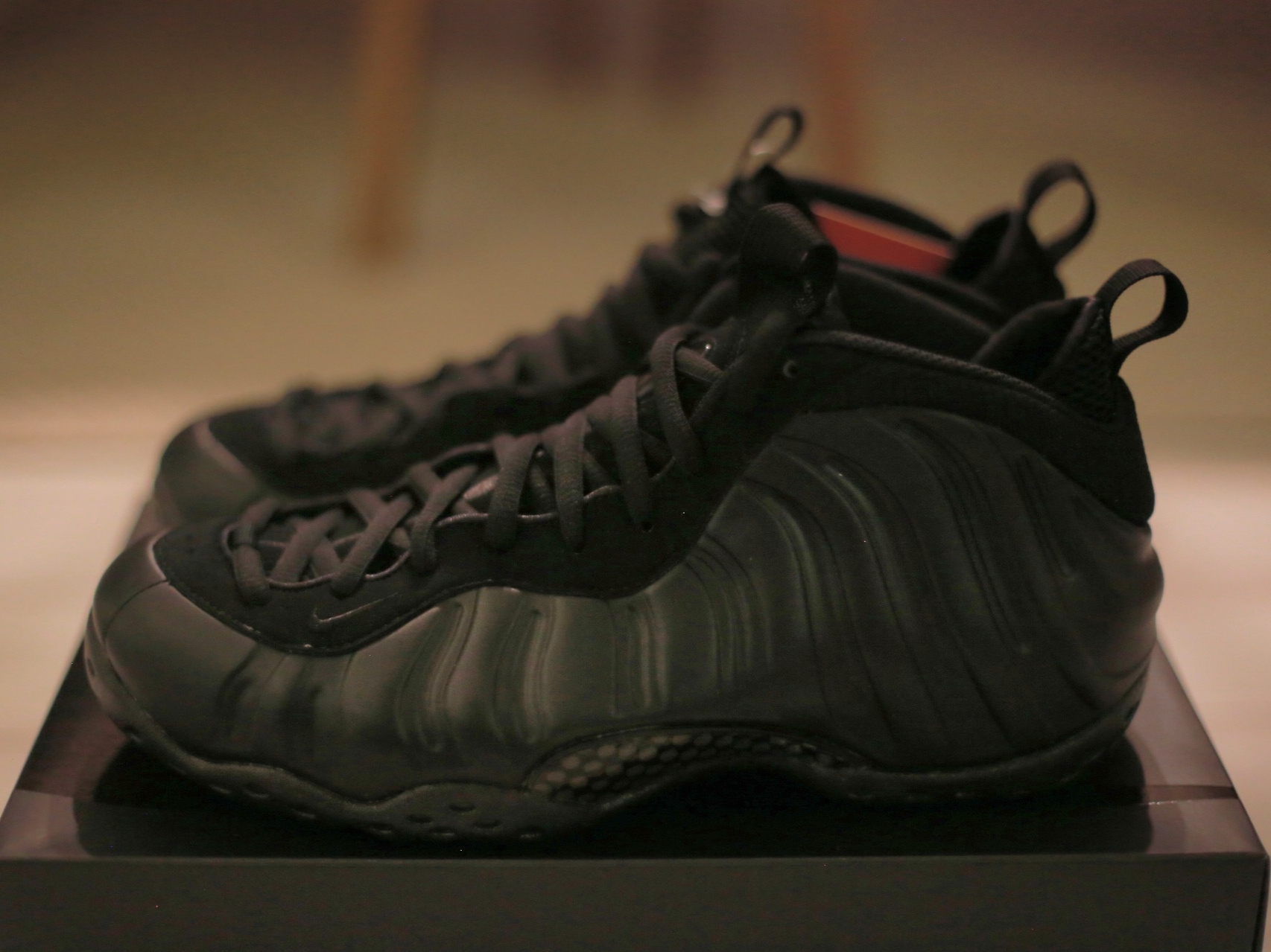 Nike Air Foamposite One Black Anthracite 착용 스타일 - 1