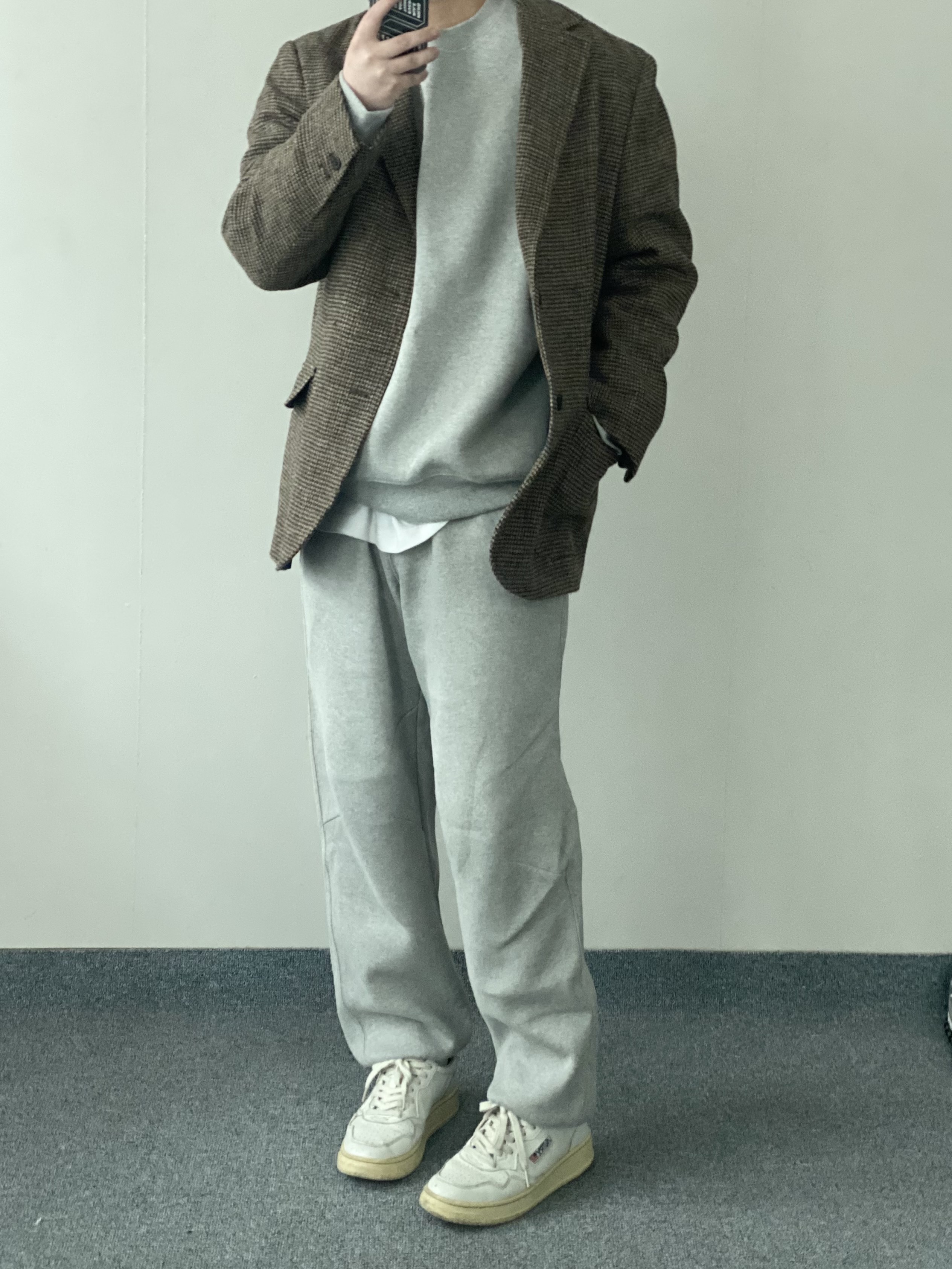 Autry Medalist Low Leather Sneakers White 착용 스타일