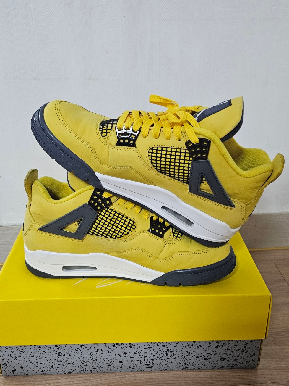 Jordan 4 Retro Tour Yellow 착용 스타일 - 3