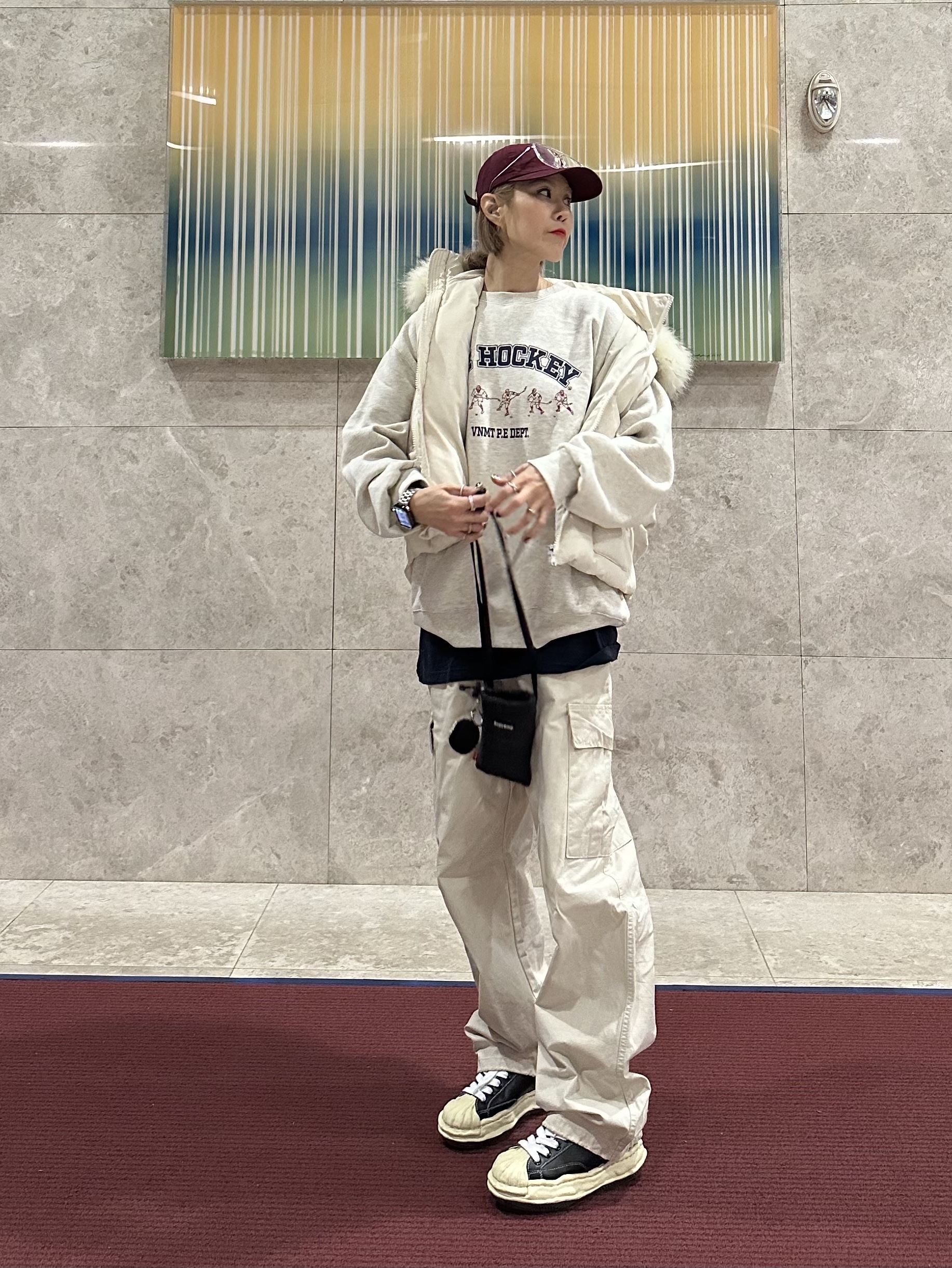 Supreme Puffer Neck Pouch Black - 22FW, Maison Mihara Yasuhiro Blakey VL OG Sole Leather Low-top Sneakers Black 착용 스타일 - 1