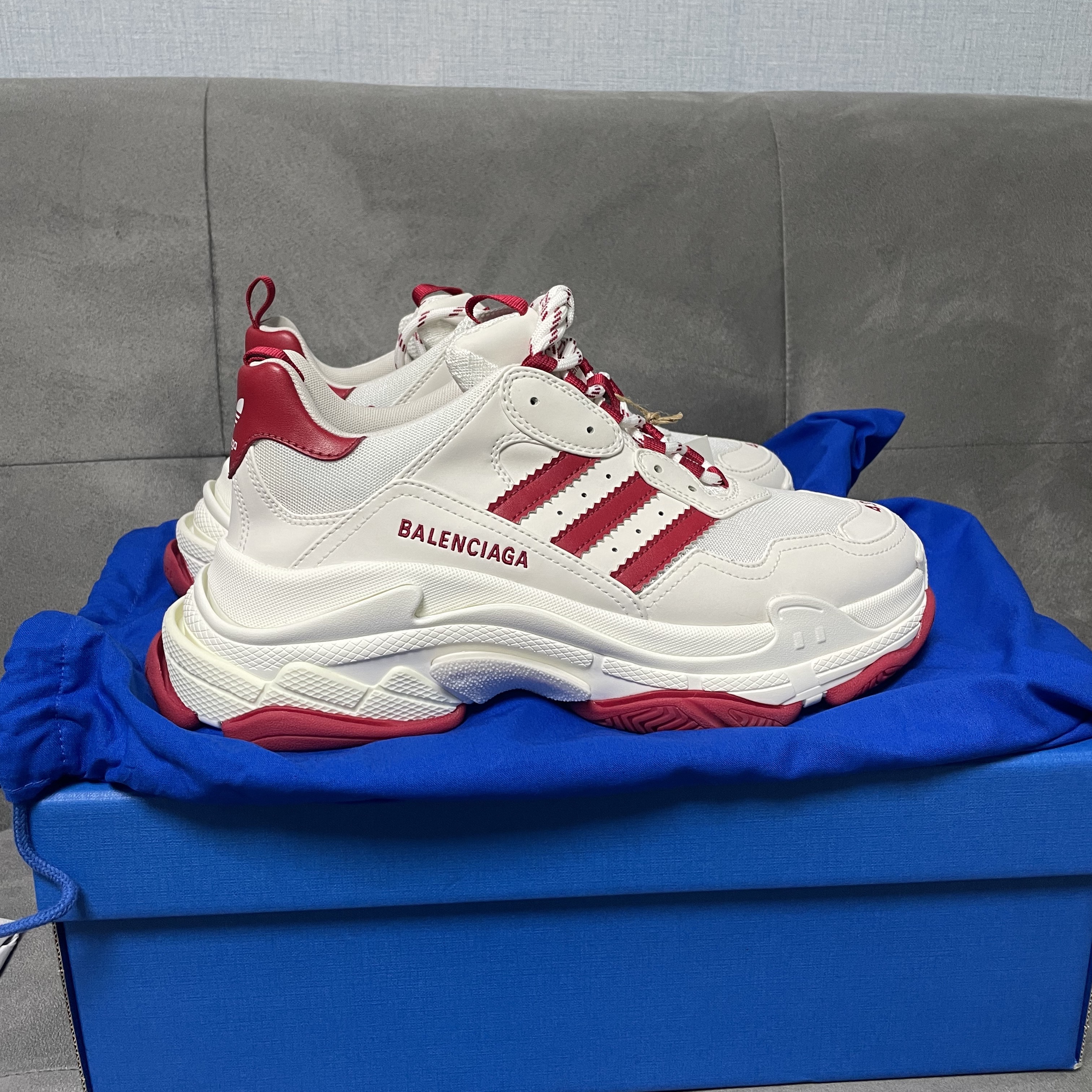 Balenciaga x Adidas Triple S Sneakers White Red 착용 스타일