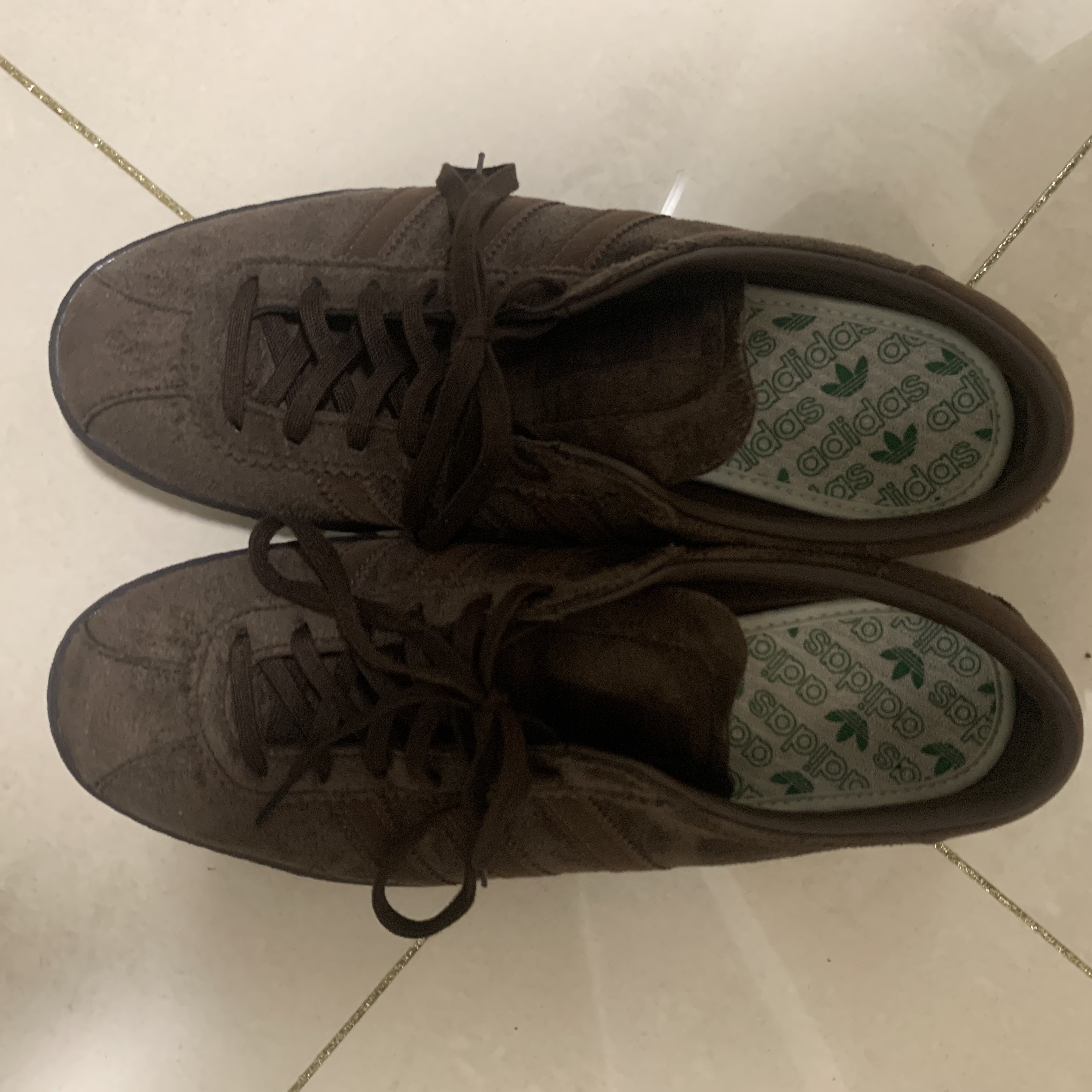 Adidas Tobacco Gruen Dark Brown 착용 스타일