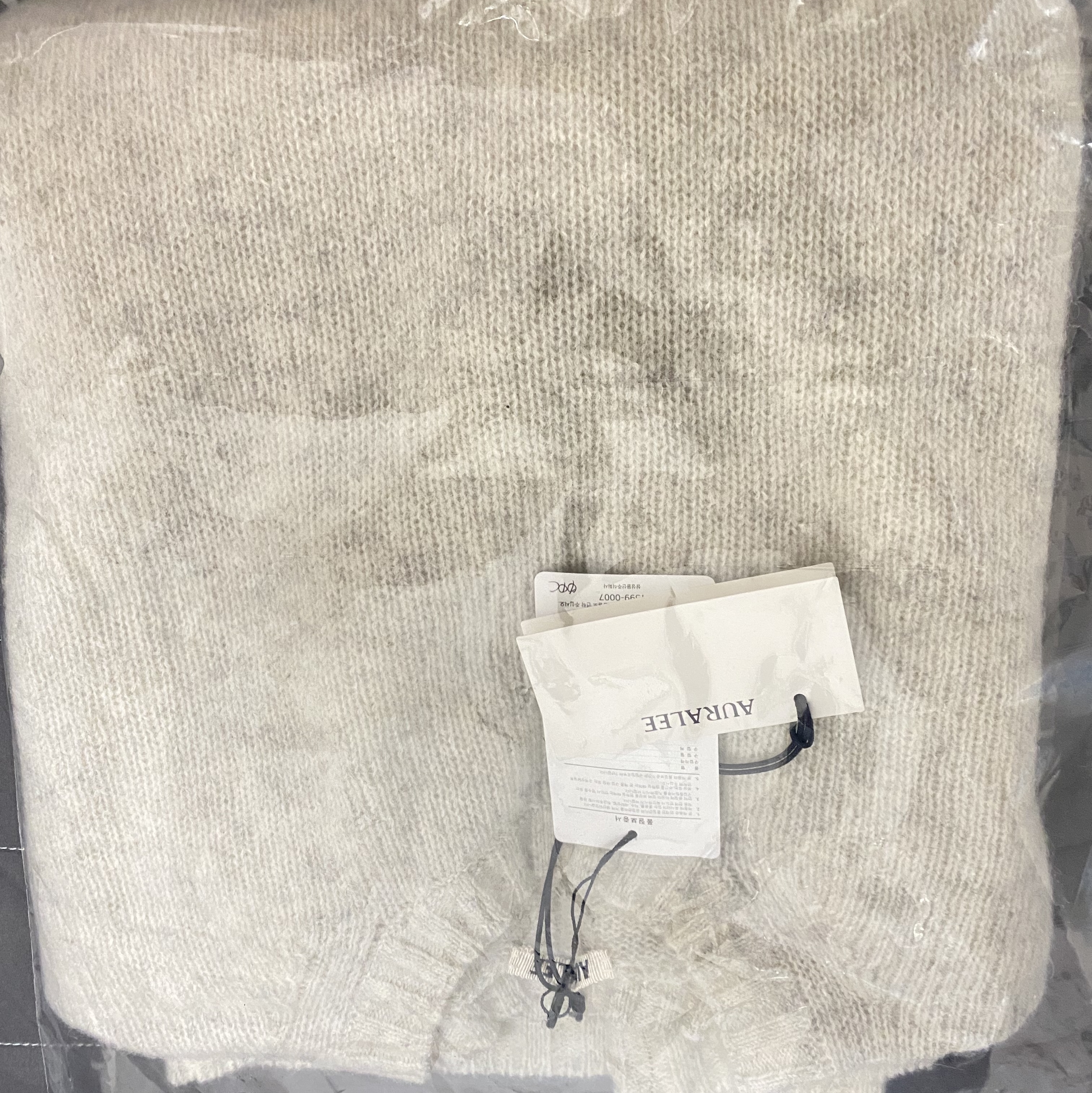 Auralee Shetland Wool Cashmere Knit Pullover Top White 착용 스타일