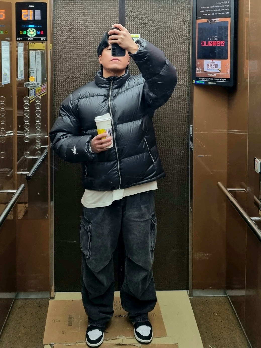 Stussy Down Puffer Parachute Ripstop Charcoal 착용 스타일 - 2