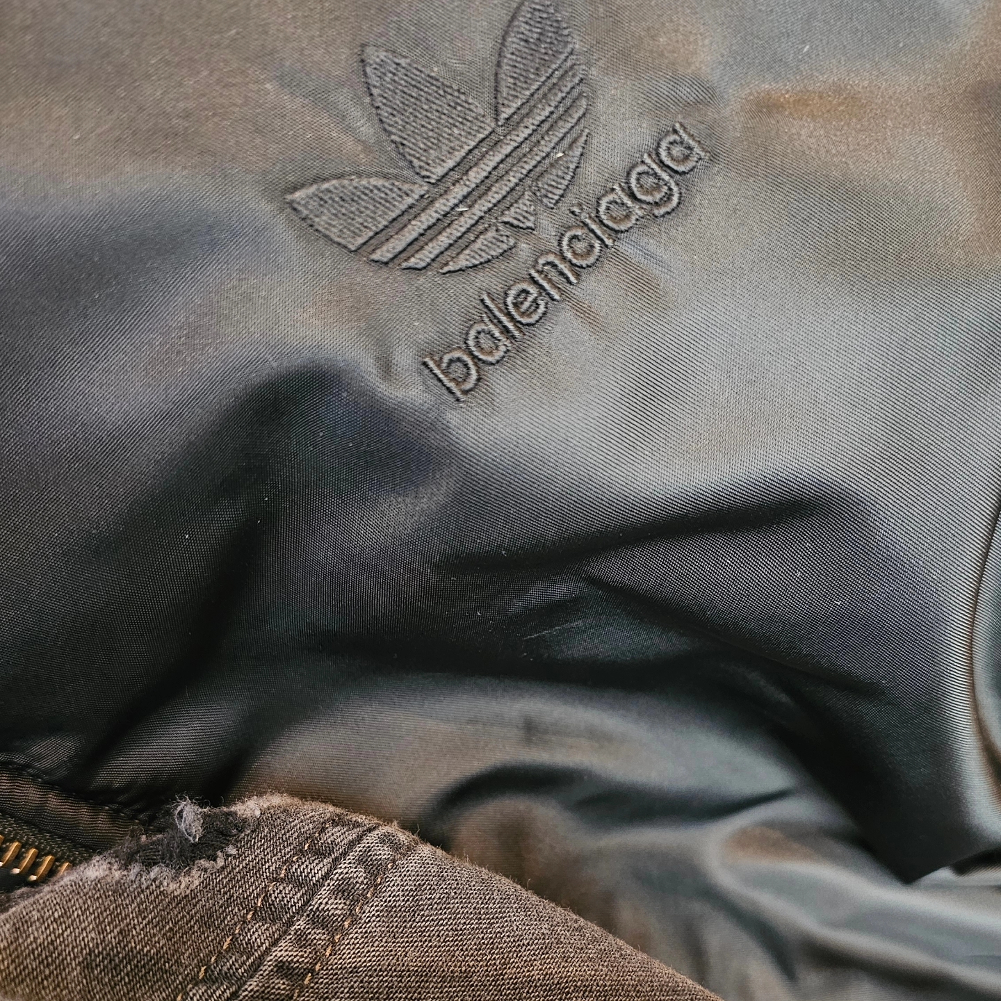 Balenciaga x Adidas Tracksuit Trousers Black, Balenciaga x Adidas Bomber Jacket Black 착용 스타일 - 8
