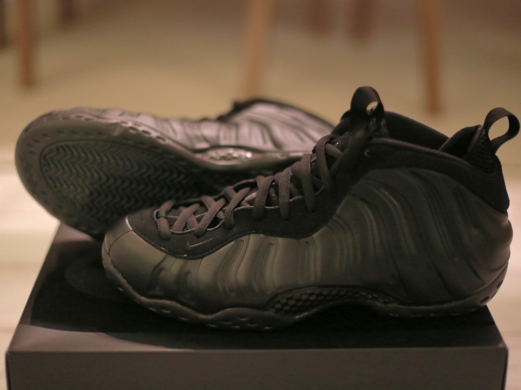 Nike Air Foamposite One Black Anthracite 착용 스타일 - 4