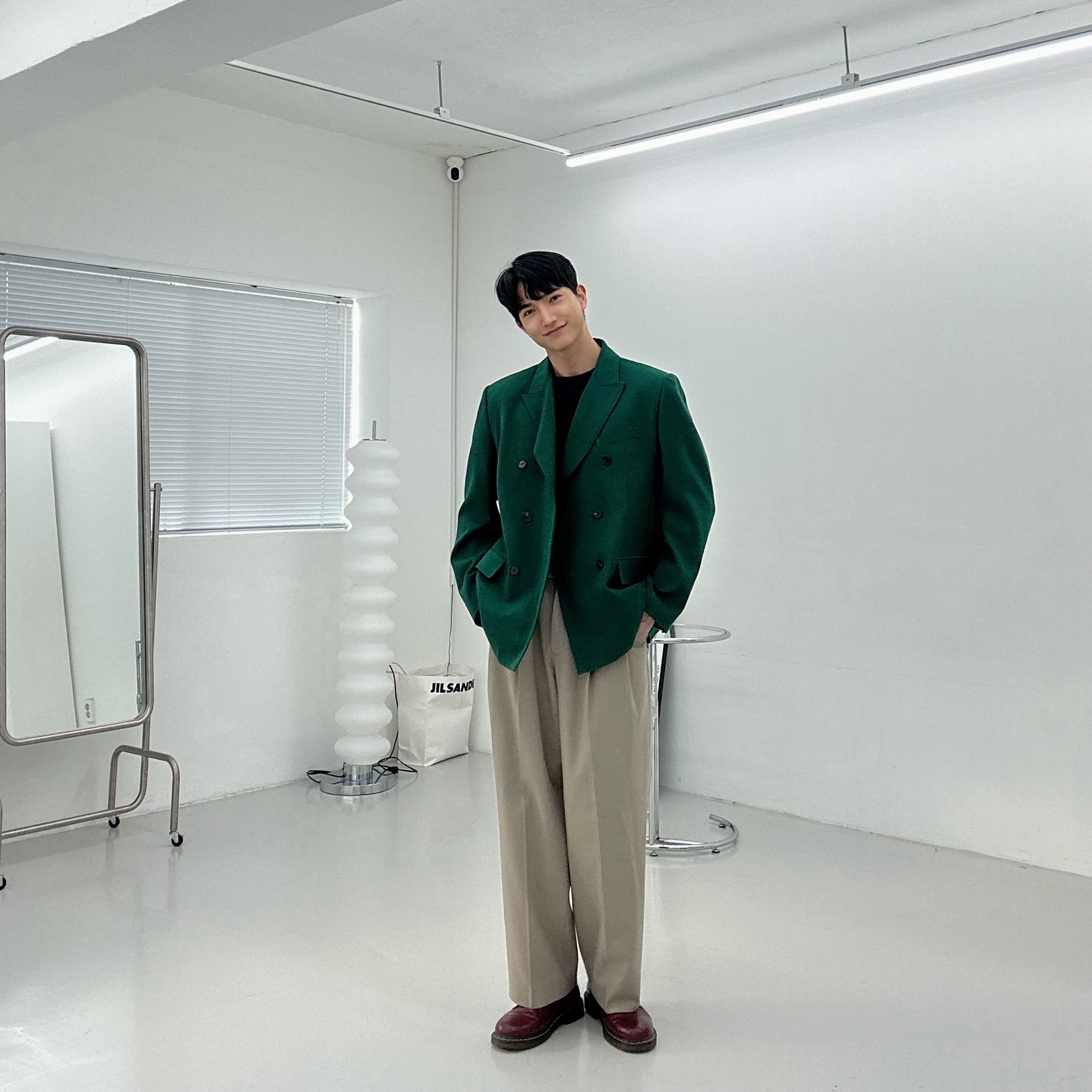 Dr. Martens x Undercover 1461 Cherry Red 착용 스타일 - 1