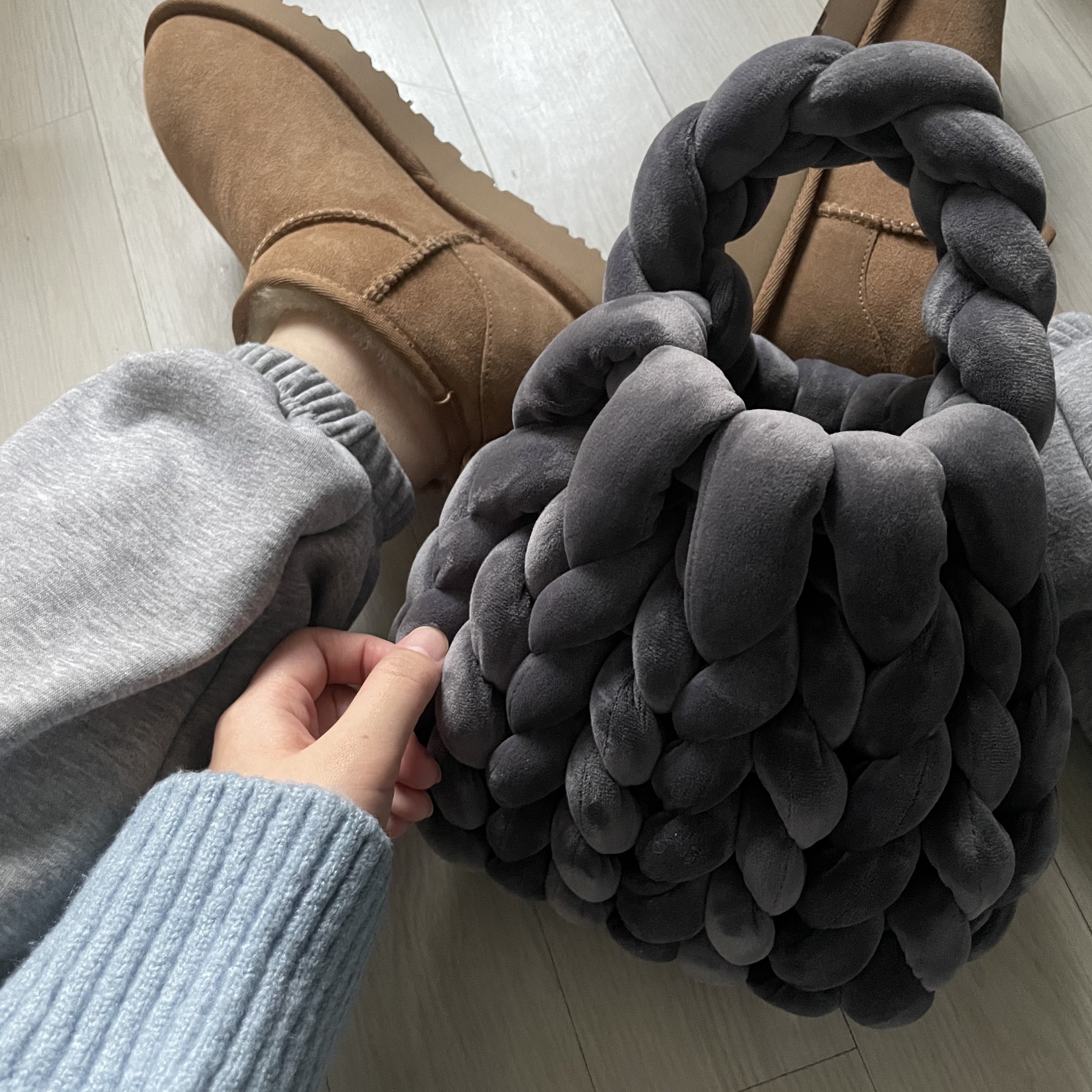 (W) UGG Classic Ultra Mini Boots Chestnut 착용 스타일