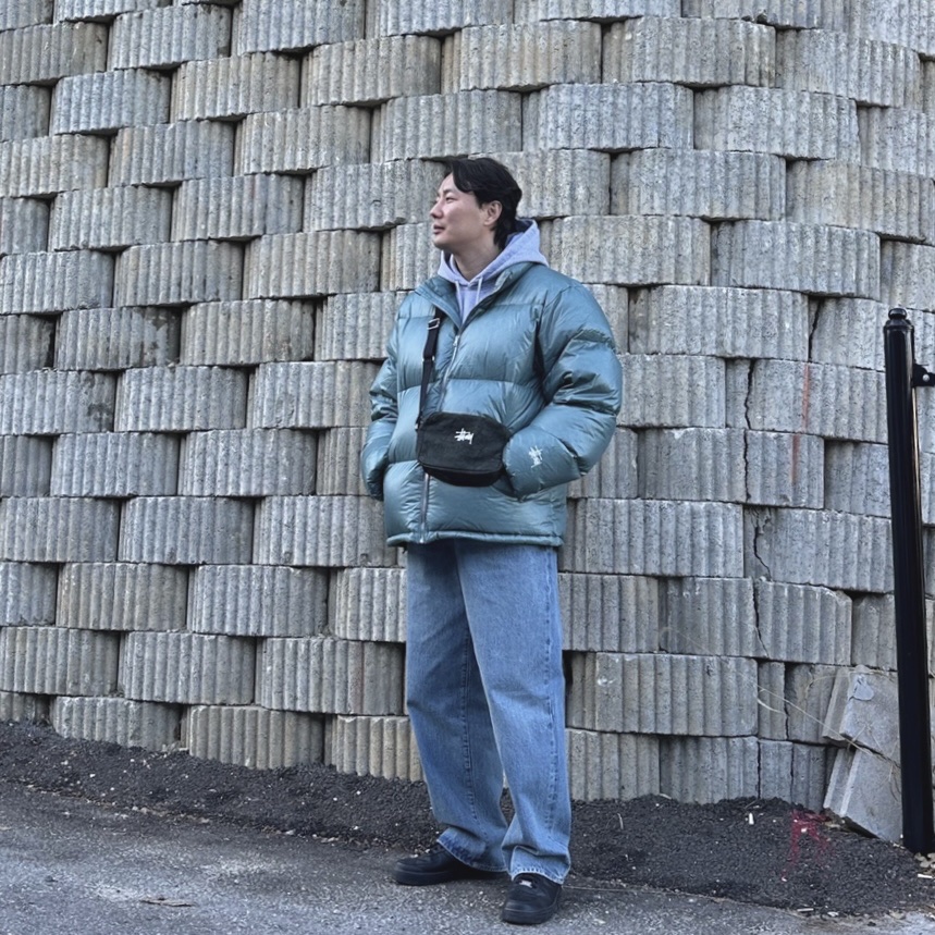 Stussy Canvas Side Pouch Washed Black, Stussy Down Puffer Parachute Ripstop Powder Blue 착용 스타일