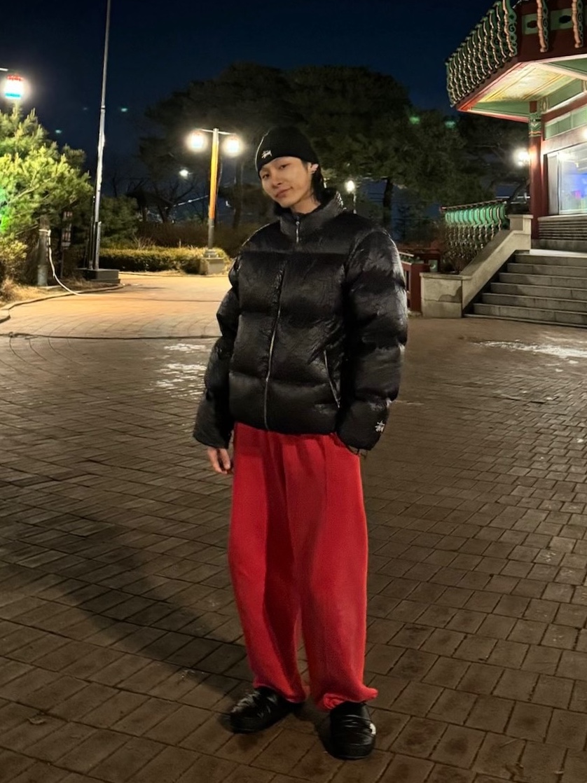 Stussy Wrinkled Nylon Down Puffer Black, Stussy Basic Skullcap Beanie Black 착용 스타일 - 2
