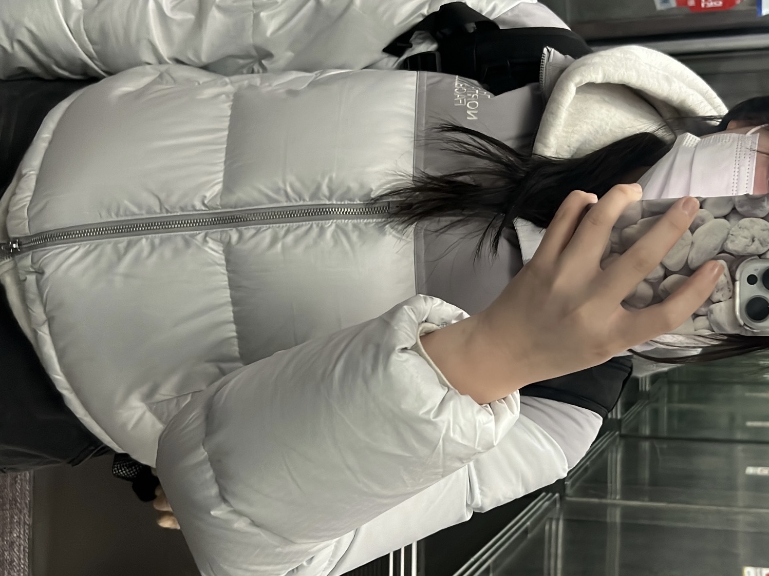 (W) The North Face White Label Novelty Nuptse Down Jacket Ice Gray 착용 스타일 - 1