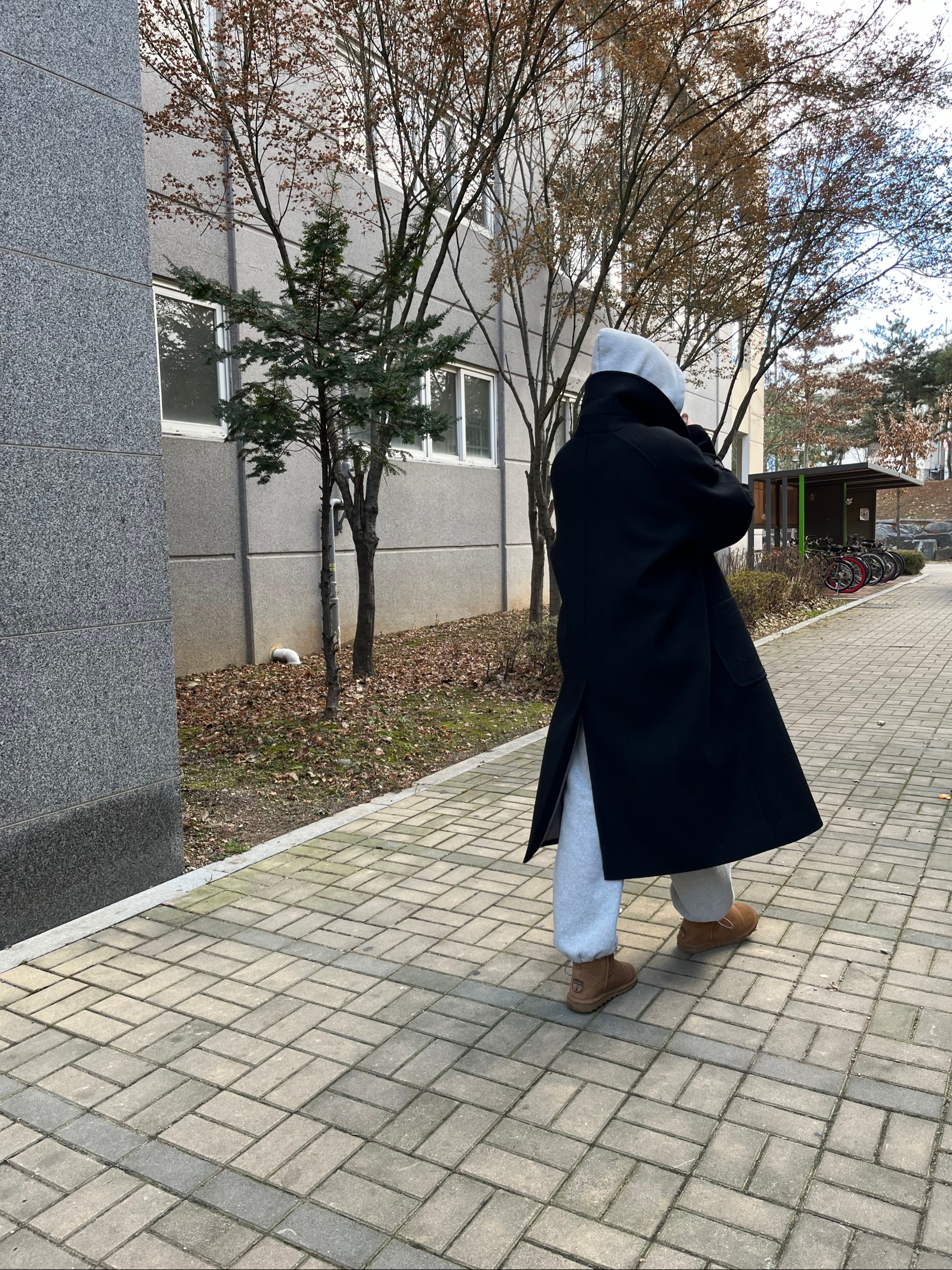 Undermycar Legion.02 Balmacaan Oversized Wool Coat Black 착용 스타일